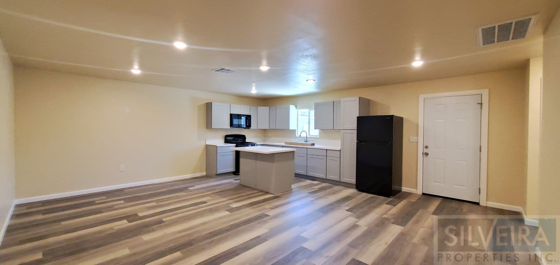 Santa Maria Apartment: 1390 Yale Place