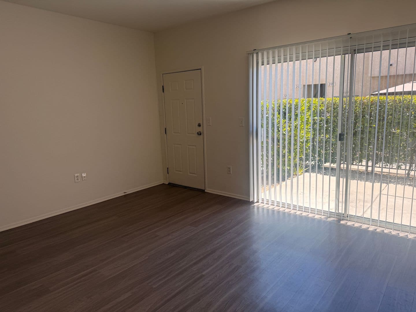 North Hollywood Apartment: 12950 Hartland Street