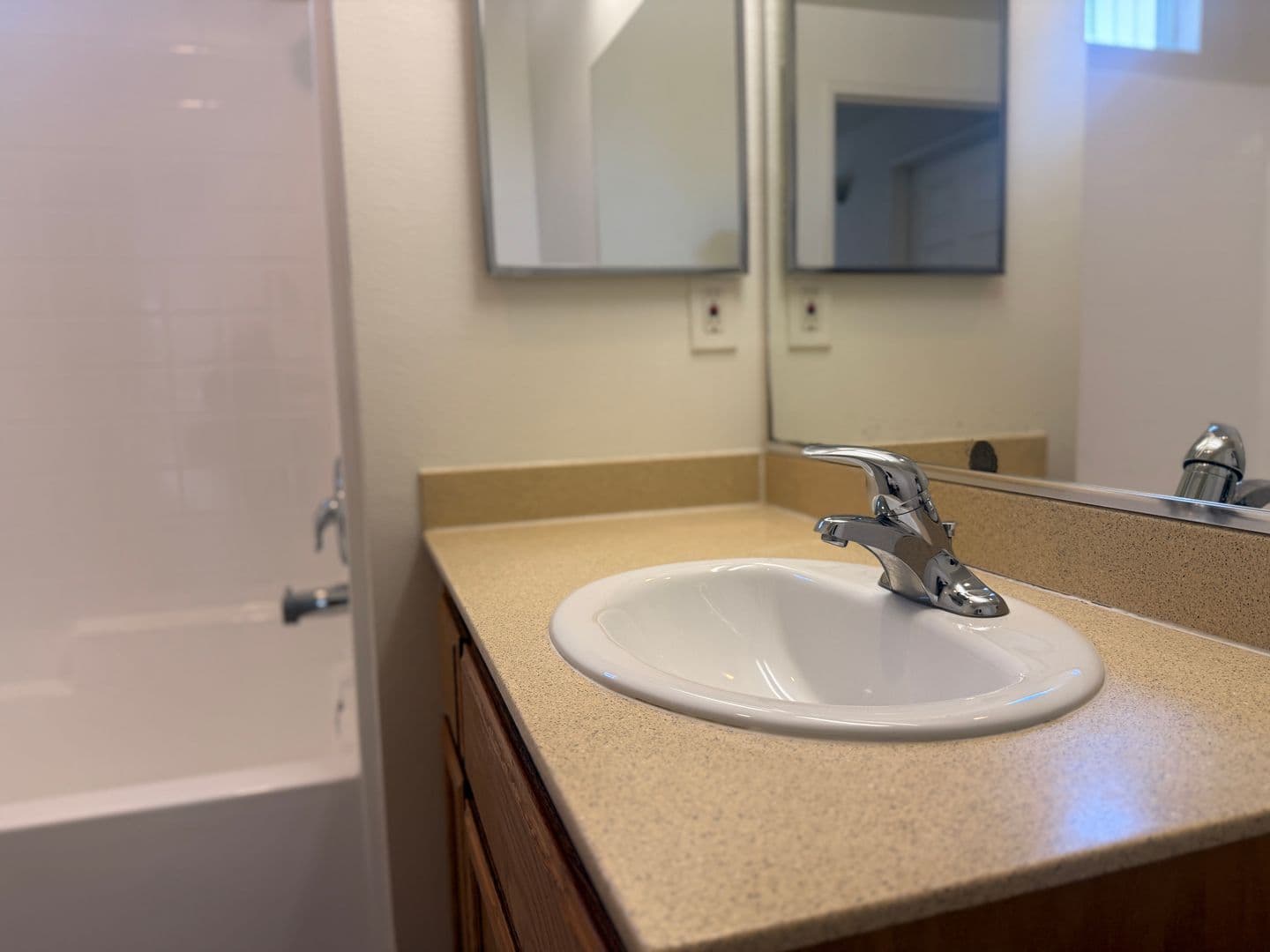 North Hollywood Apartment: 12950 Hartland Street