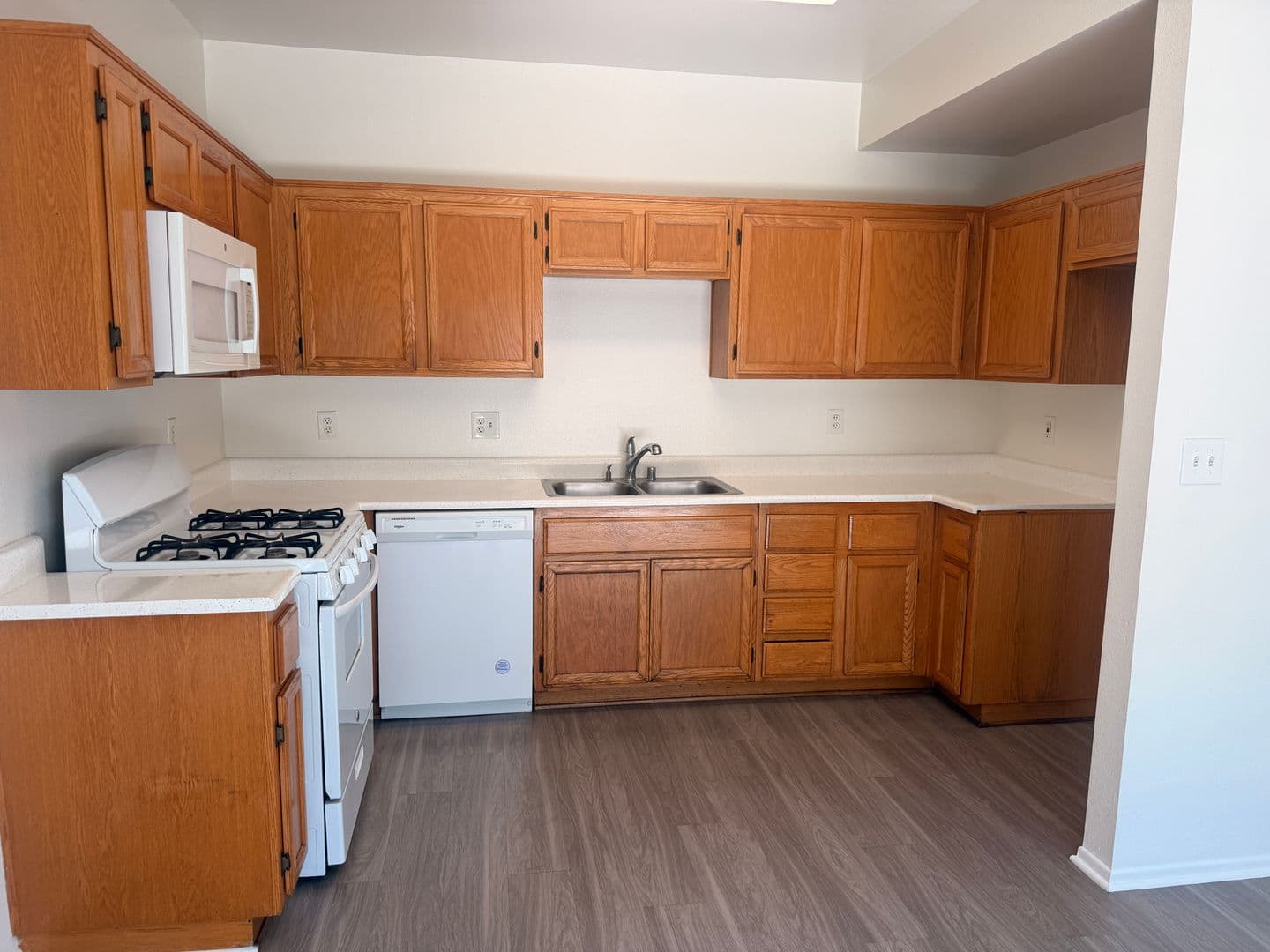 North Hollywood Apartment: 12950 Hartland Street