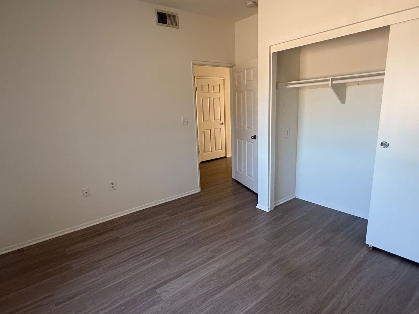 North Hollywood Apartment: 12950 Hartland Street