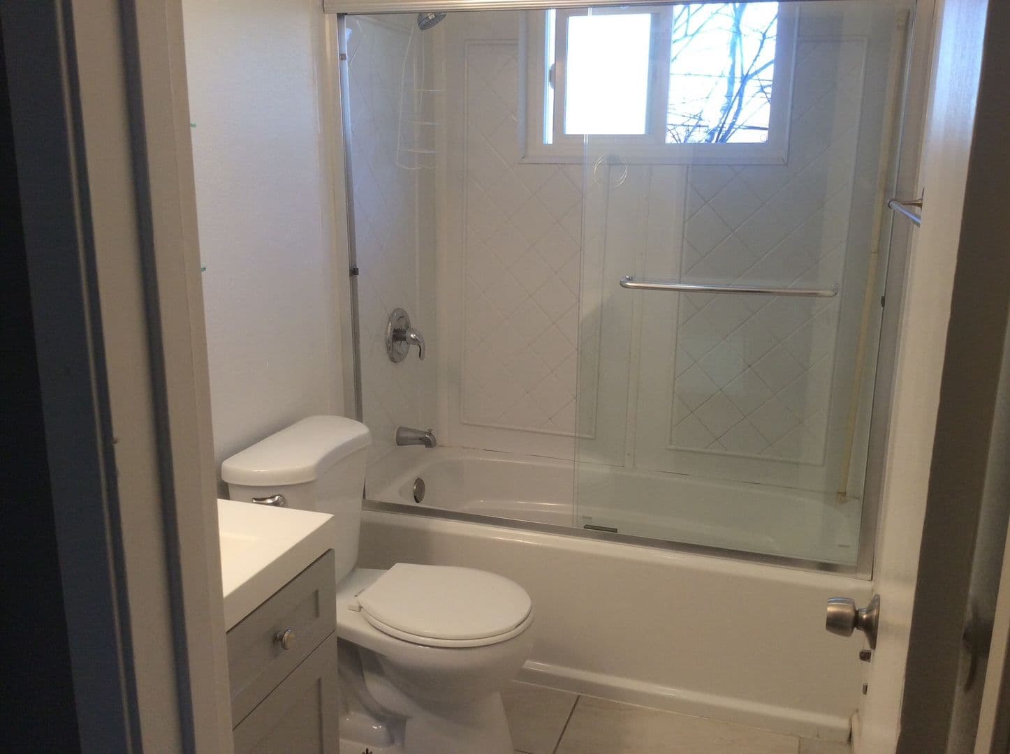 Tracy Apartment: 1414 W 12th St