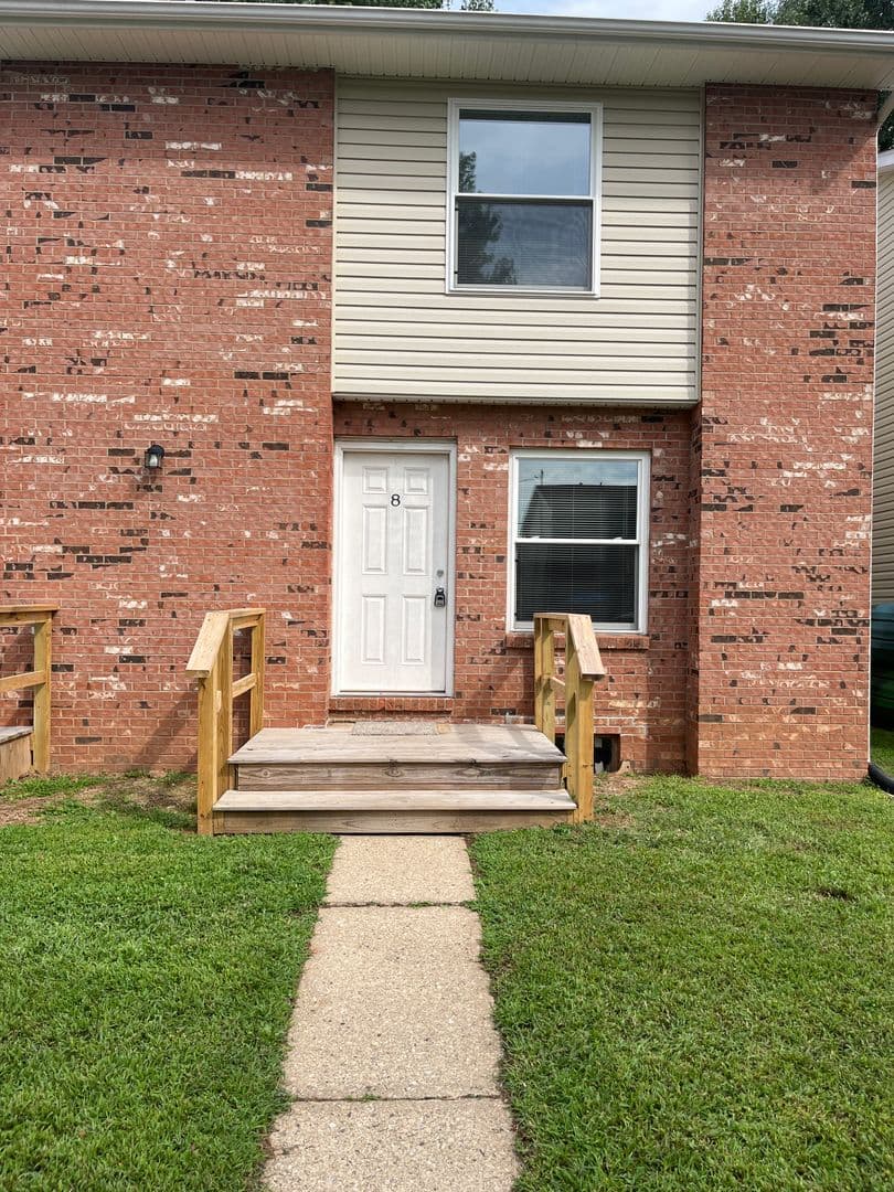 Belpre Apartment: 1604 Hill Street