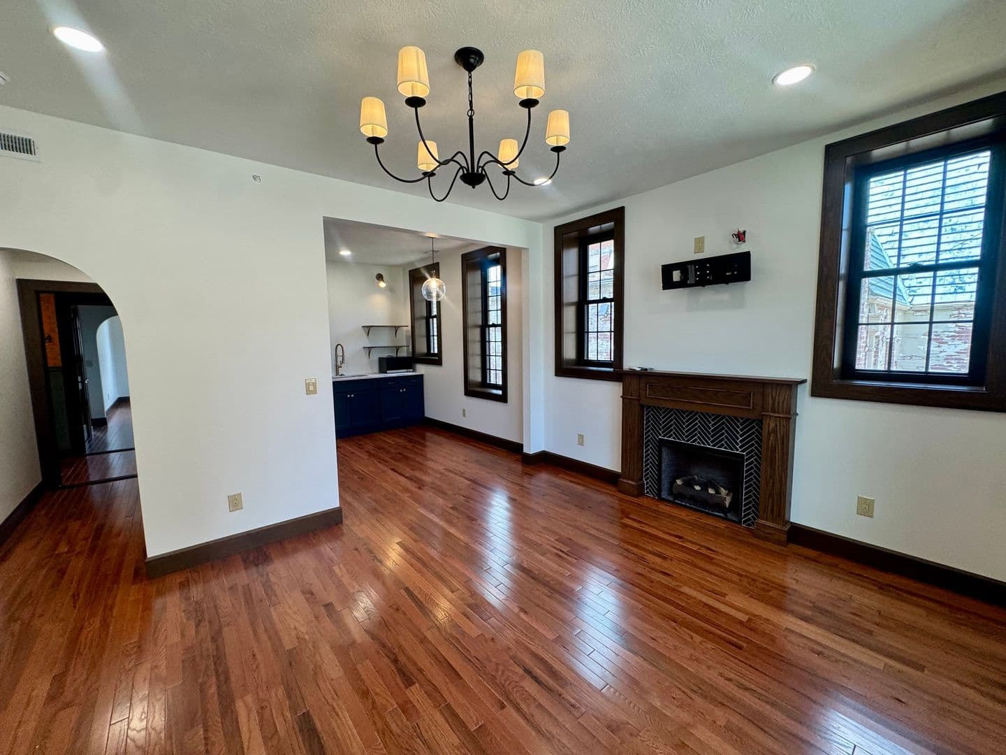 Parkersburg Apartment: 310 9 1/2 Street