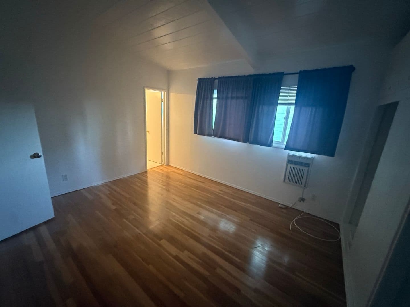 West Hollywood Apartment: 9017 Harratt St.