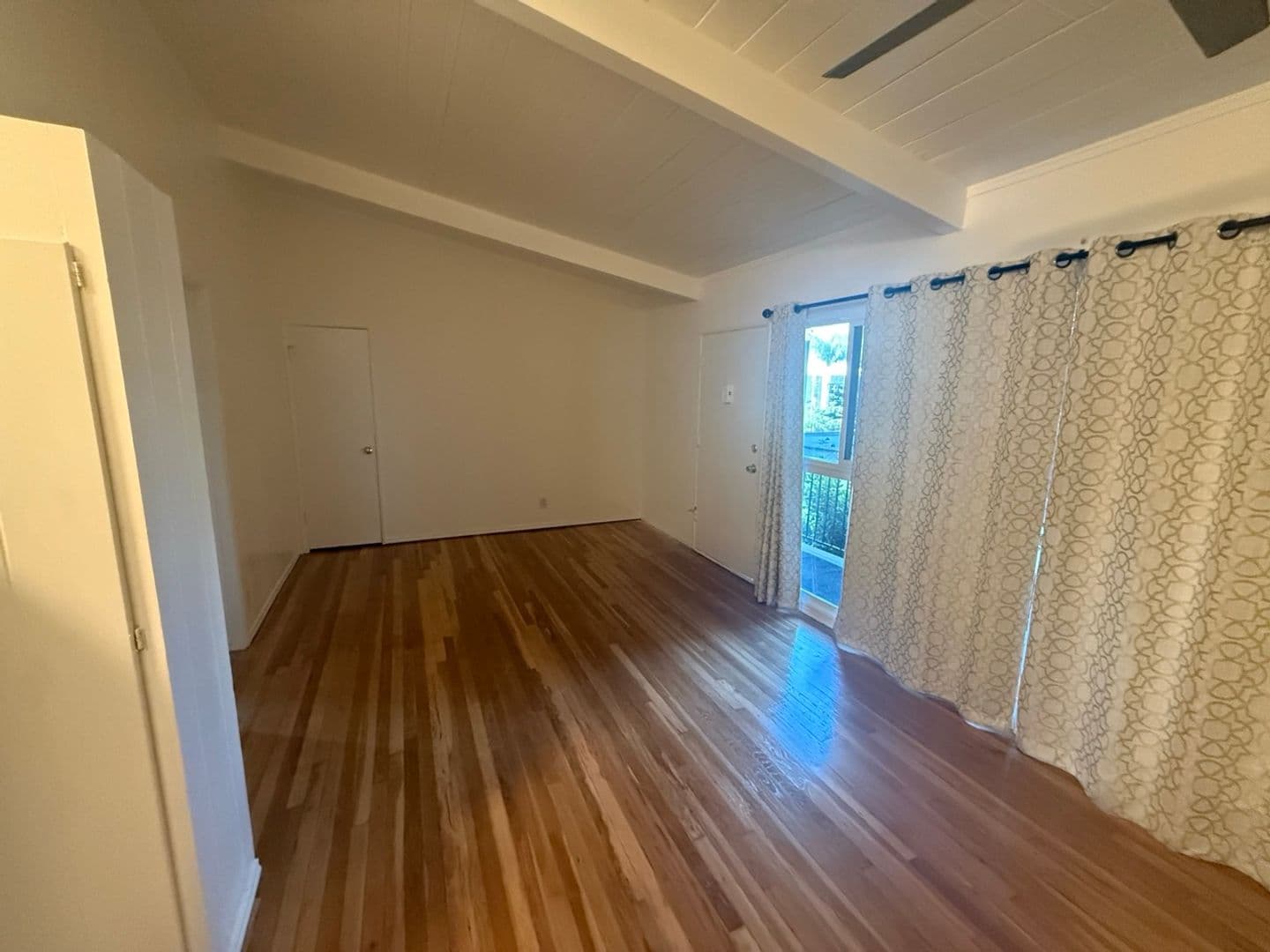 West Hollywood Apartment: 9017 Harratt St.