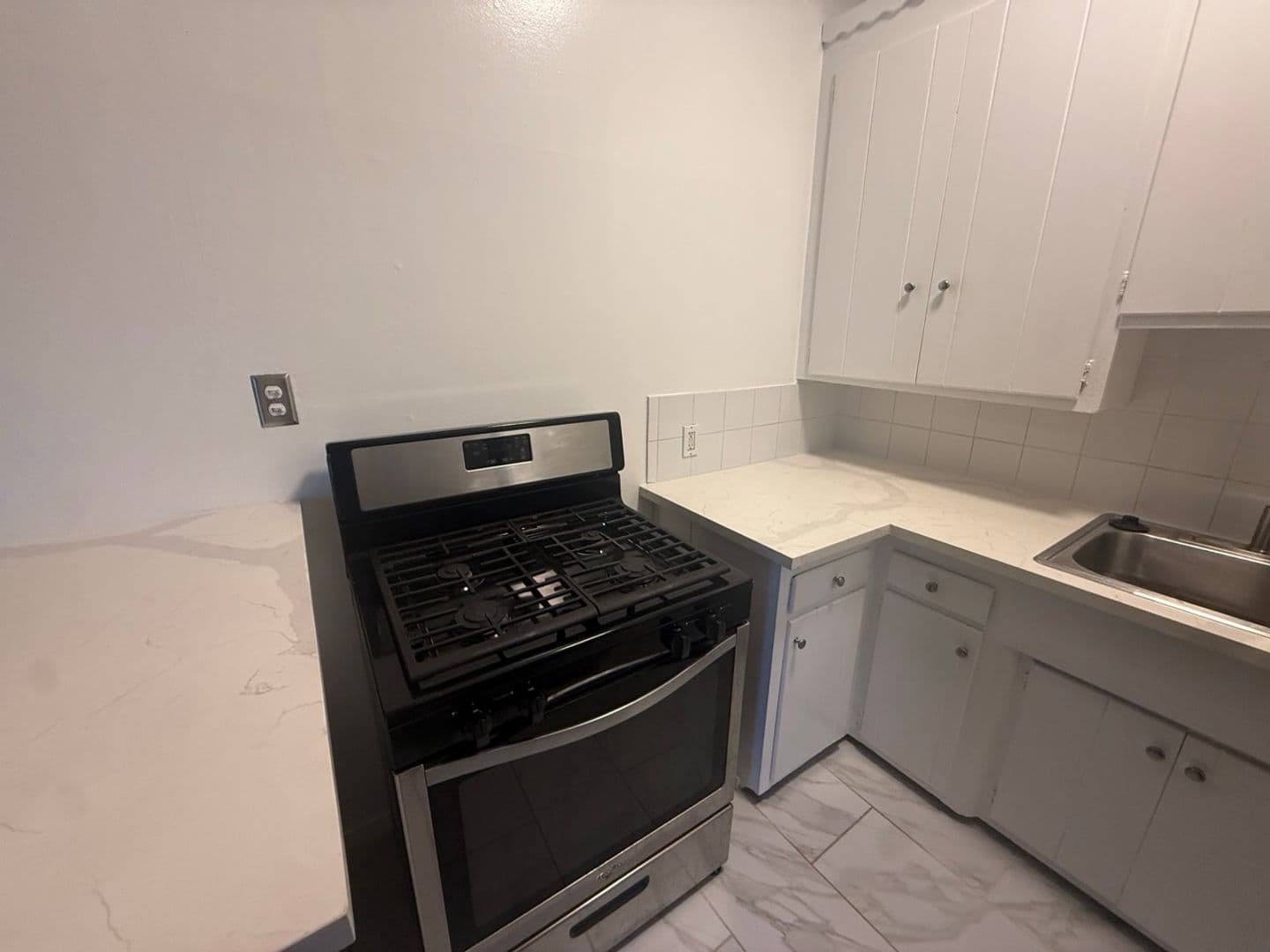West Hollywood Apartment: 9017 Harratt St.