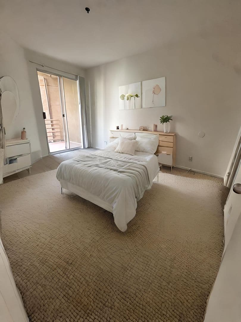 Los Angeles Apartment: 1229 N. Sycamore Ave.