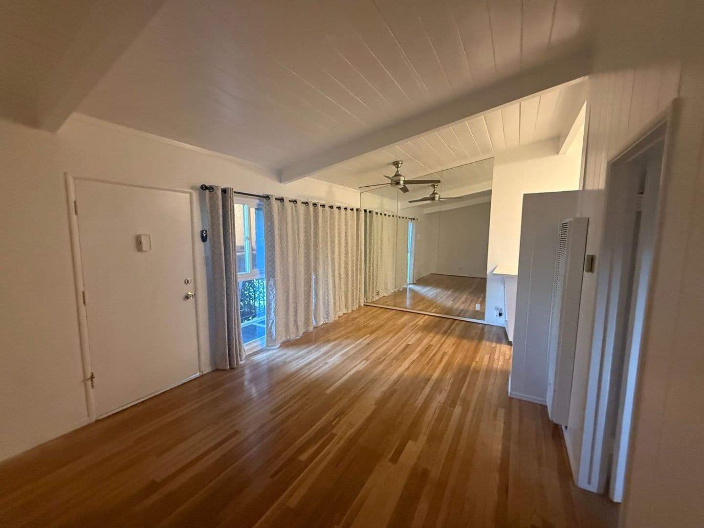 West Hollywood Apartment: 9017 Harratt St.