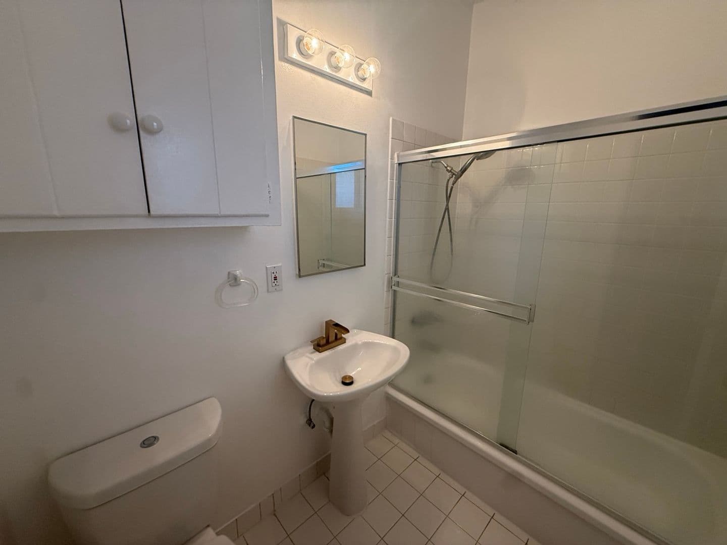 West Hollywood Apartment: 9017 Harratt St.