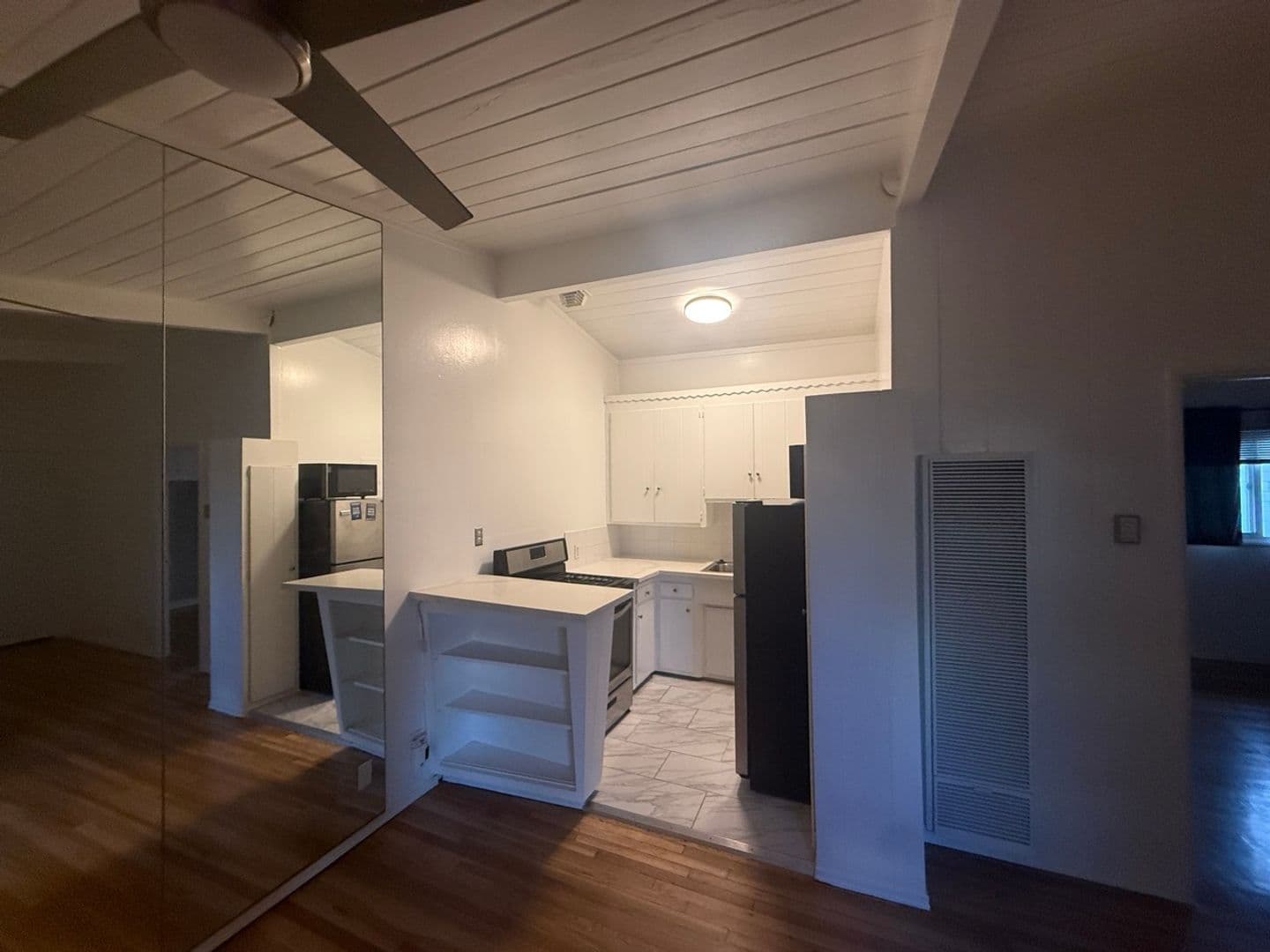 West Hollywood Apartment: 9017 Harratt St.