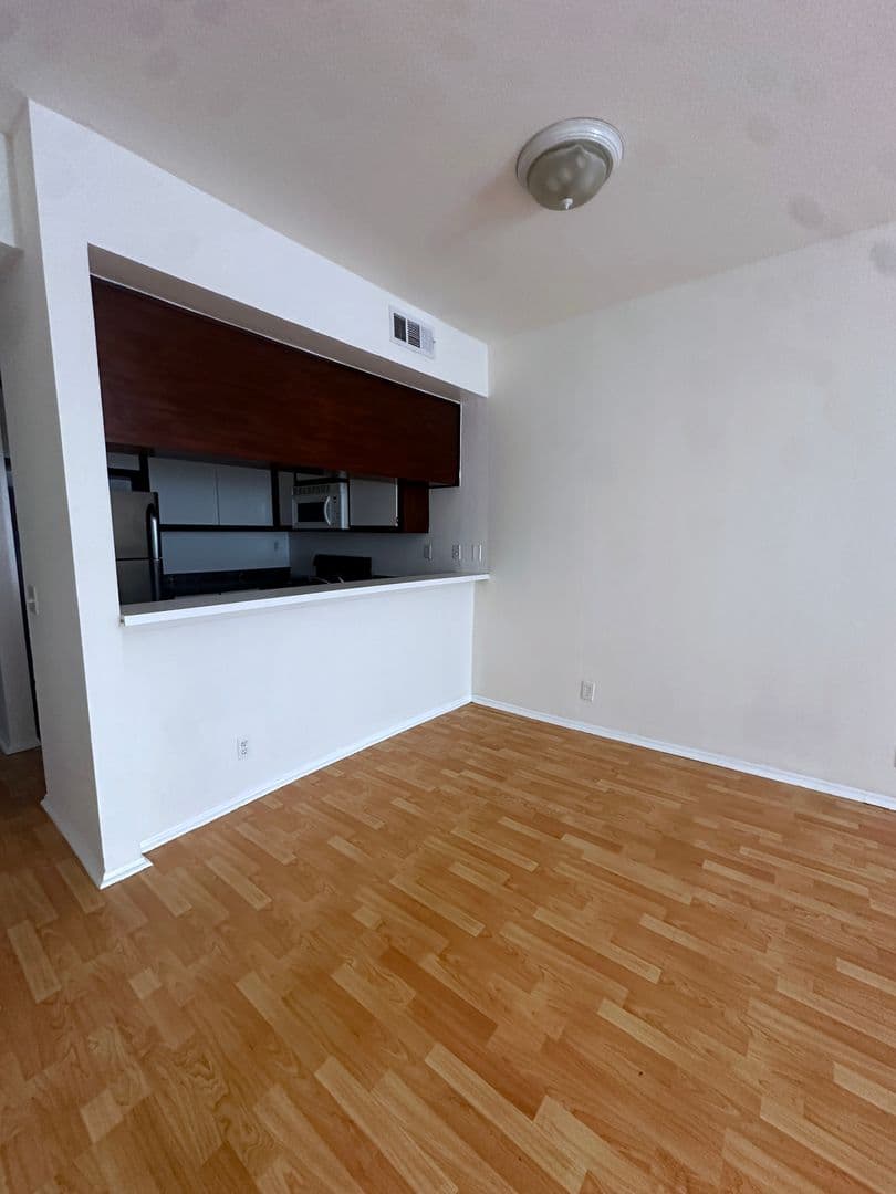 Los Angeles Apartment: 1229 N. Sycamore Ave.