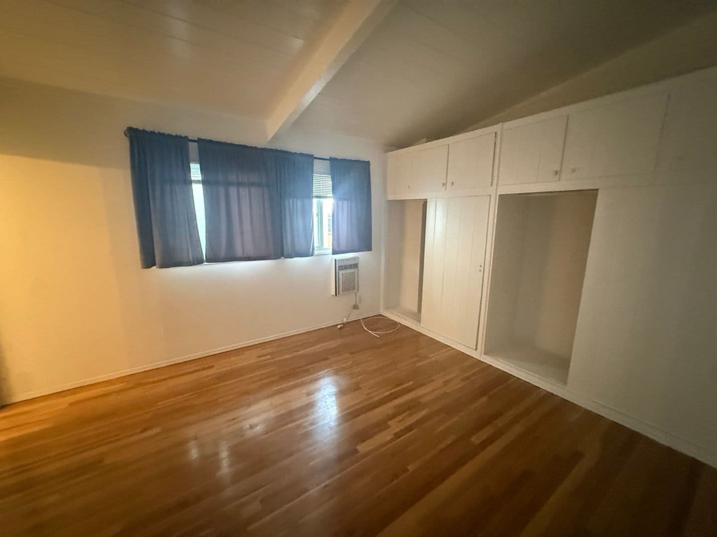 West Hollywood Apartment: 9017 Harratt St.