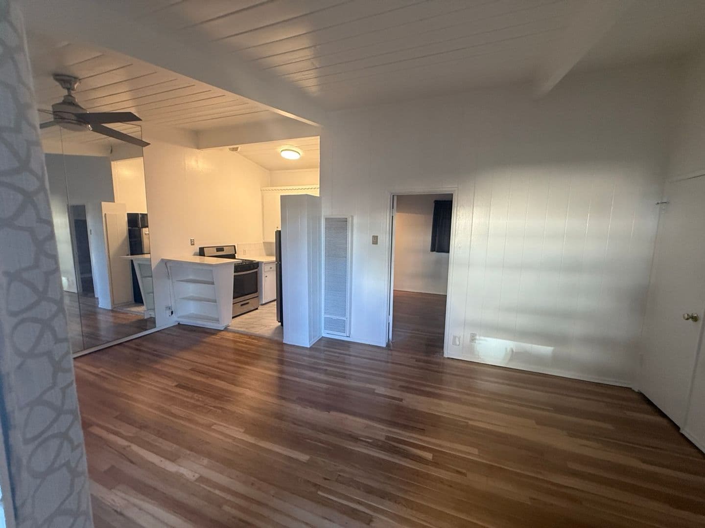 West Hollywood Apartment: 9017 Harratt St.