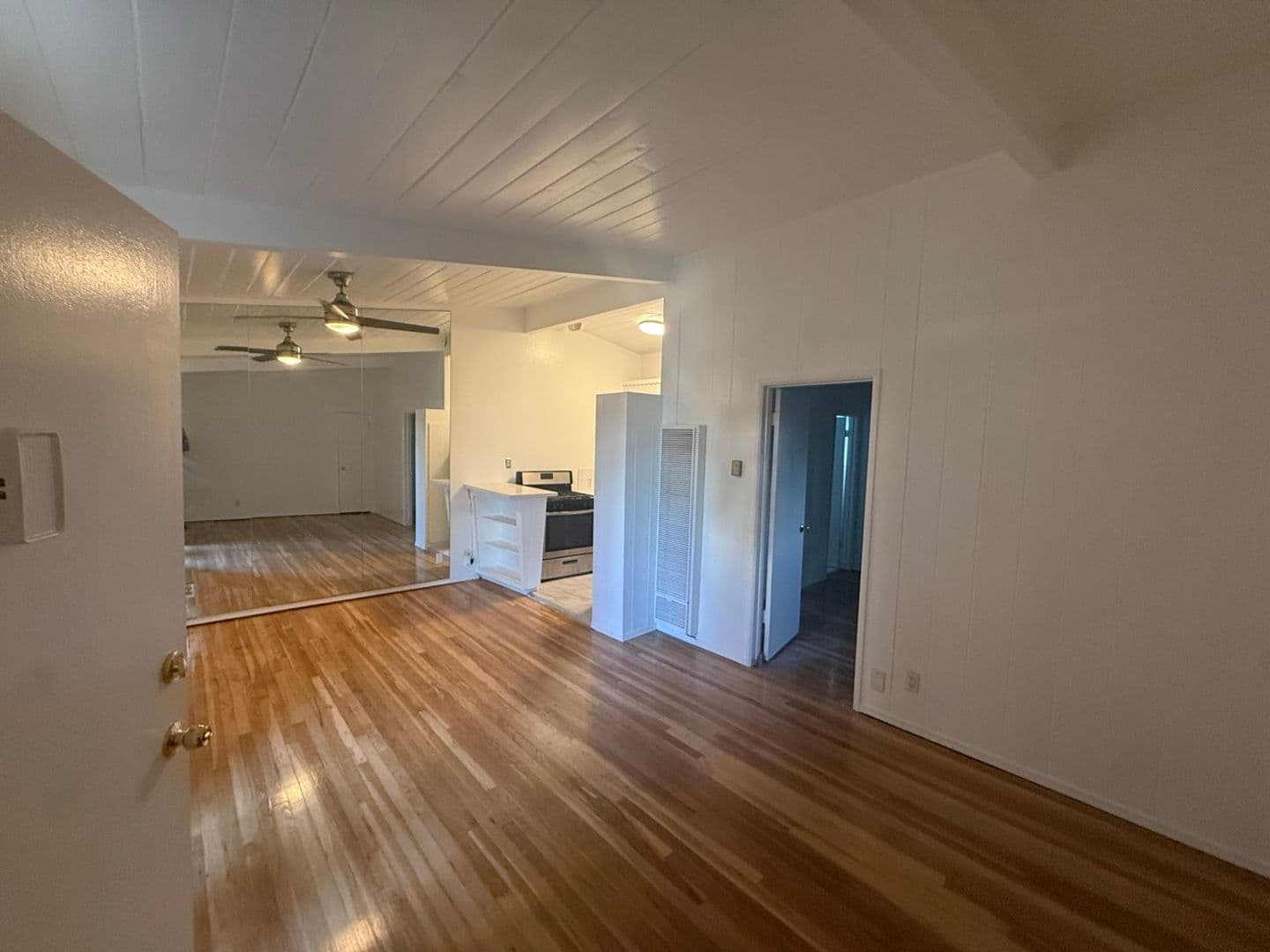 West Hollywood Apartment: 9017 Harratt St.