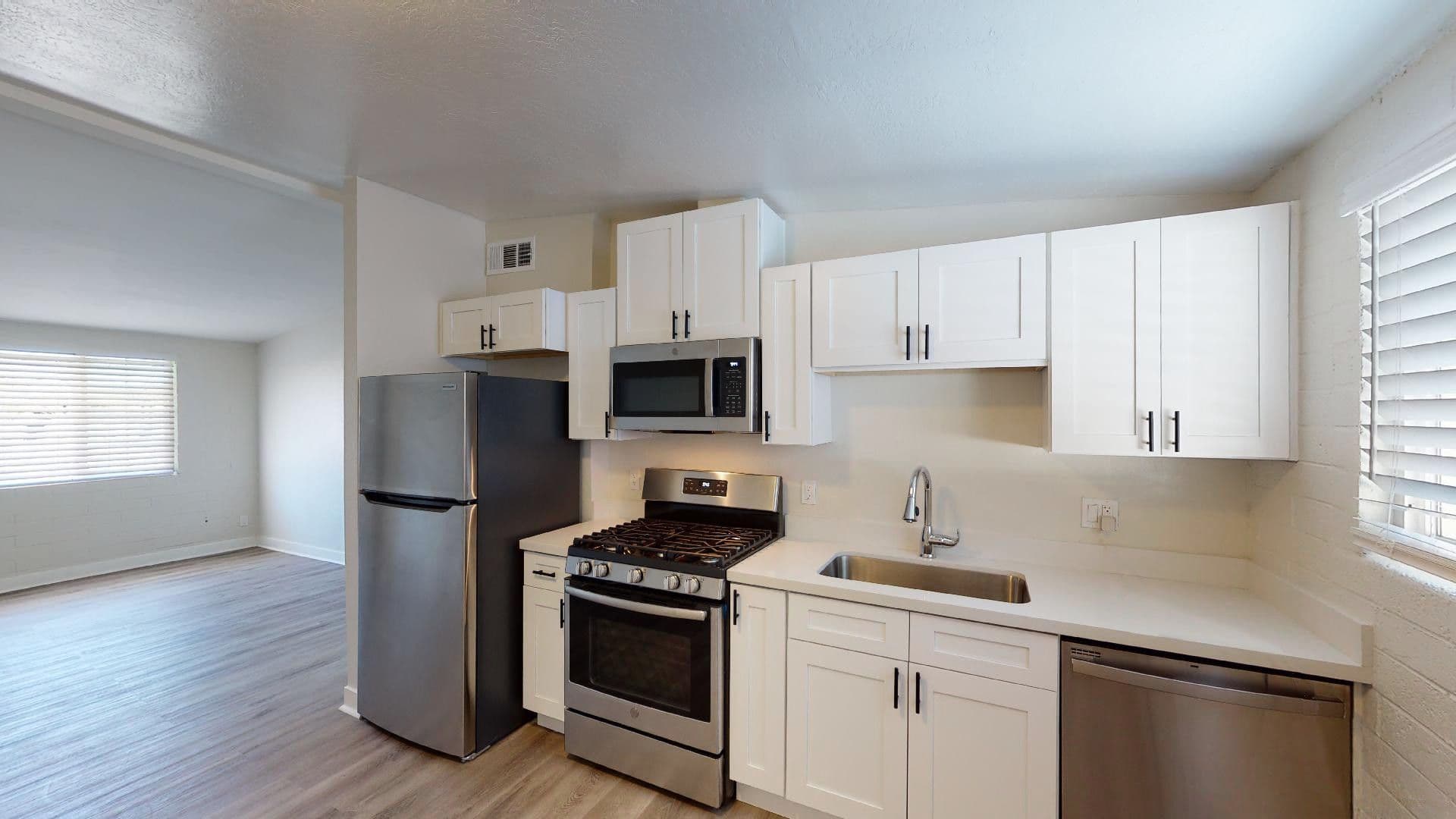 Phoenix Apartment: 1011 E Amelia Avenue