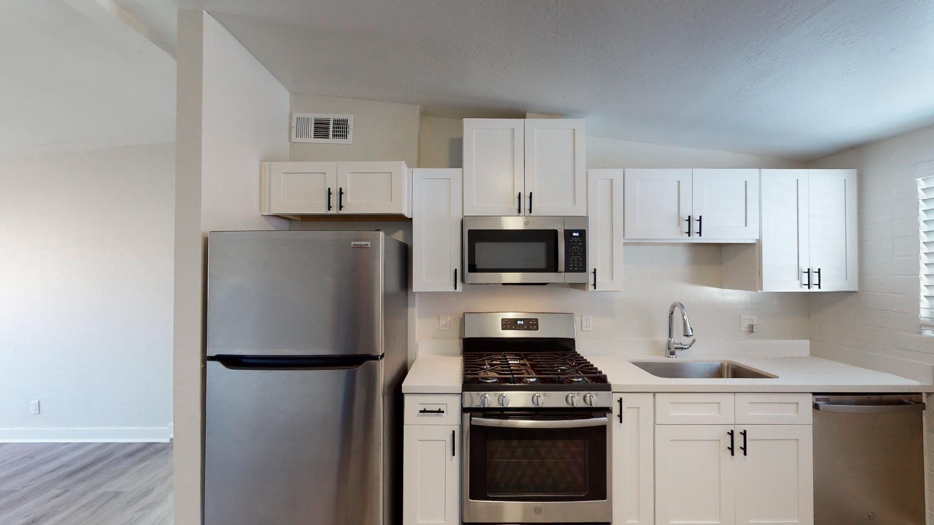 Phoenix Apartment: 1011 E Amelia Avenue