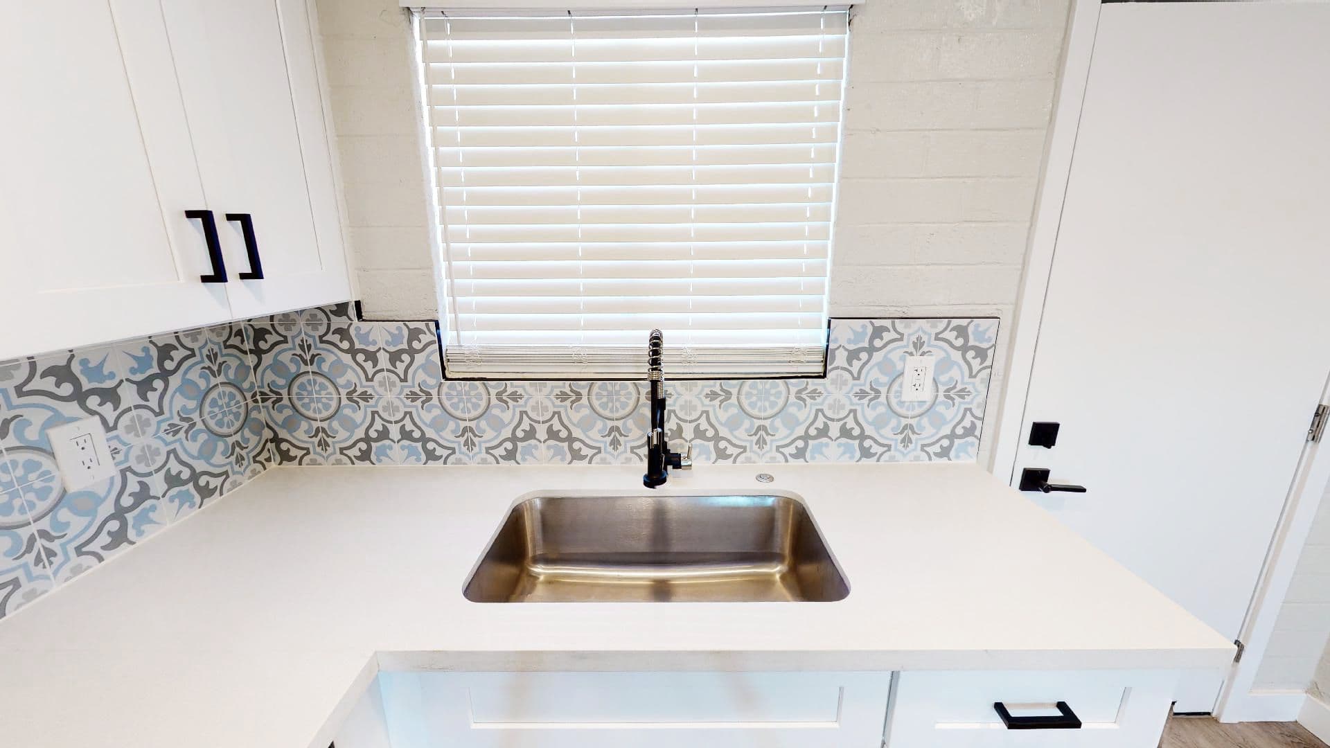 Phoenix Apartment: 1011 E Amelia Avenue