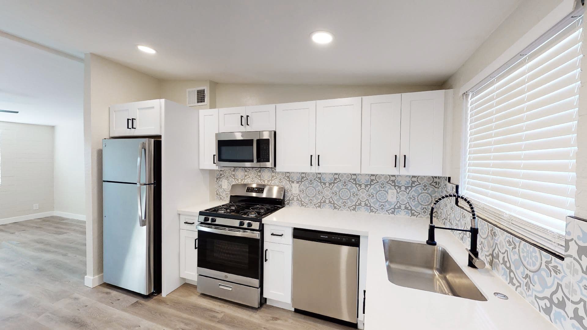 Phoenix Apartment: 1011 E Amelia Avenue
