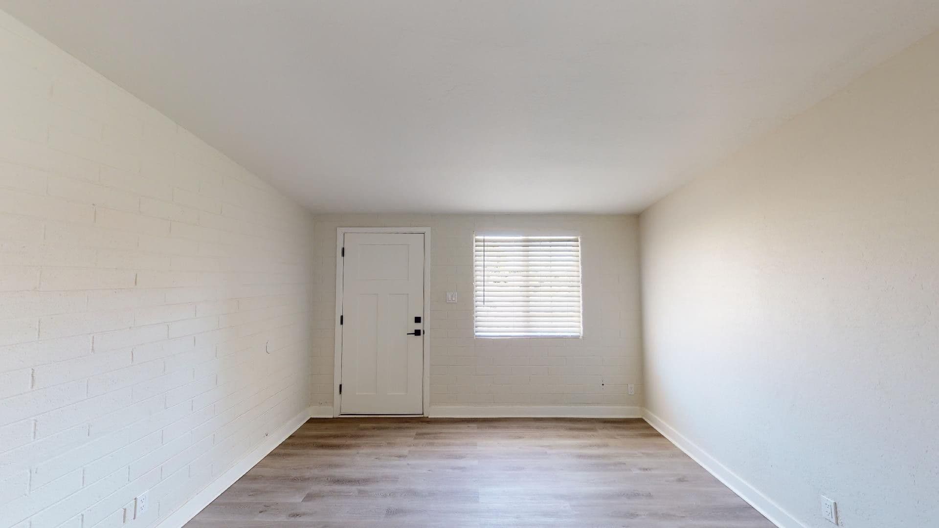 Phoenix Apartment: 1011 E Amelia Avenue