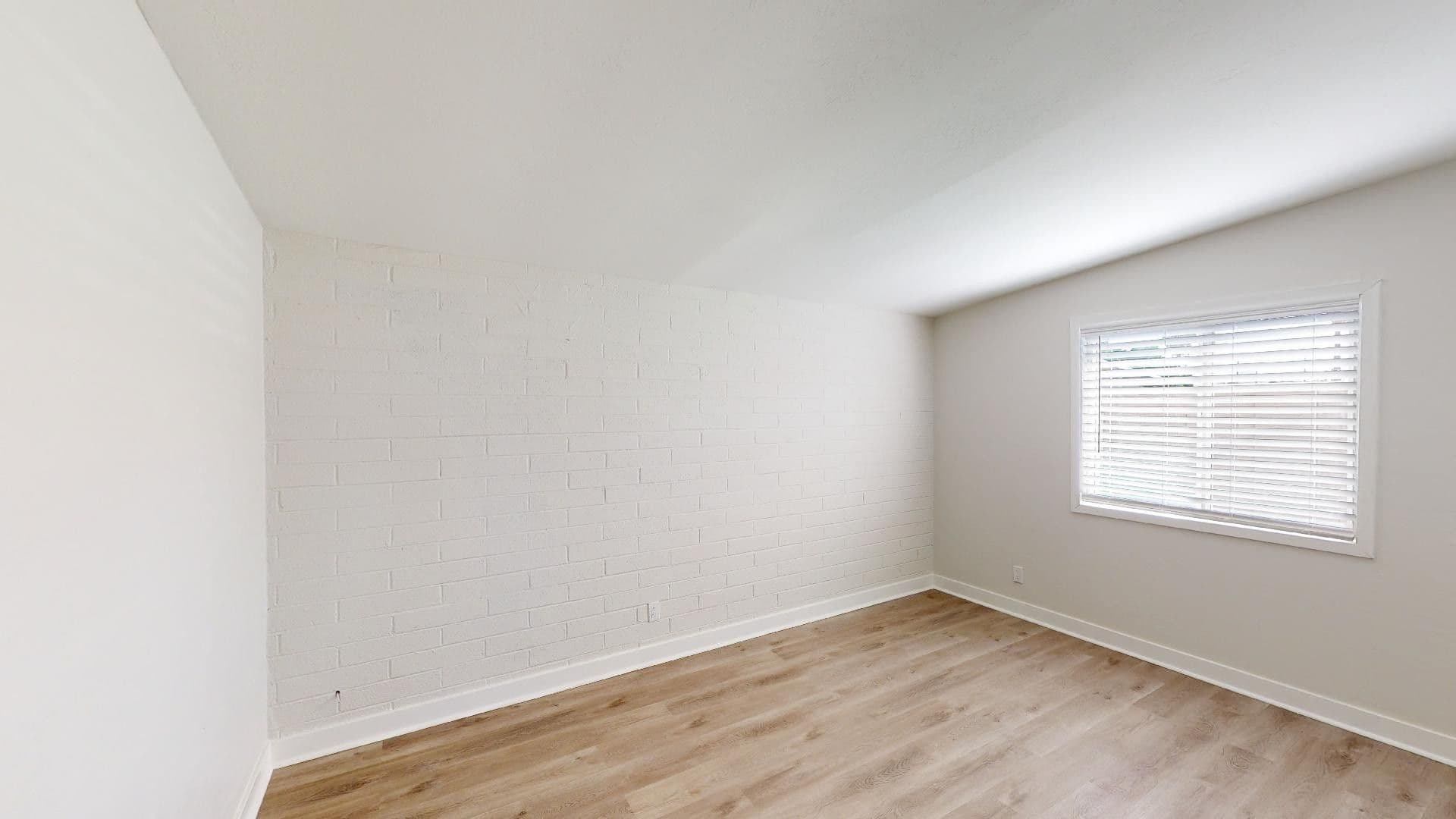 Phoenix Apartment: 1011 E Amelia Avenue