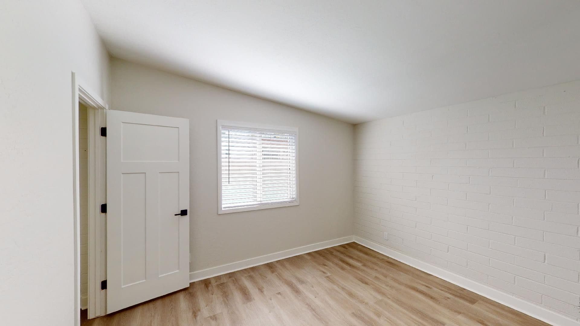 Phoenix Apartment: 1011 E Amelia Avenue