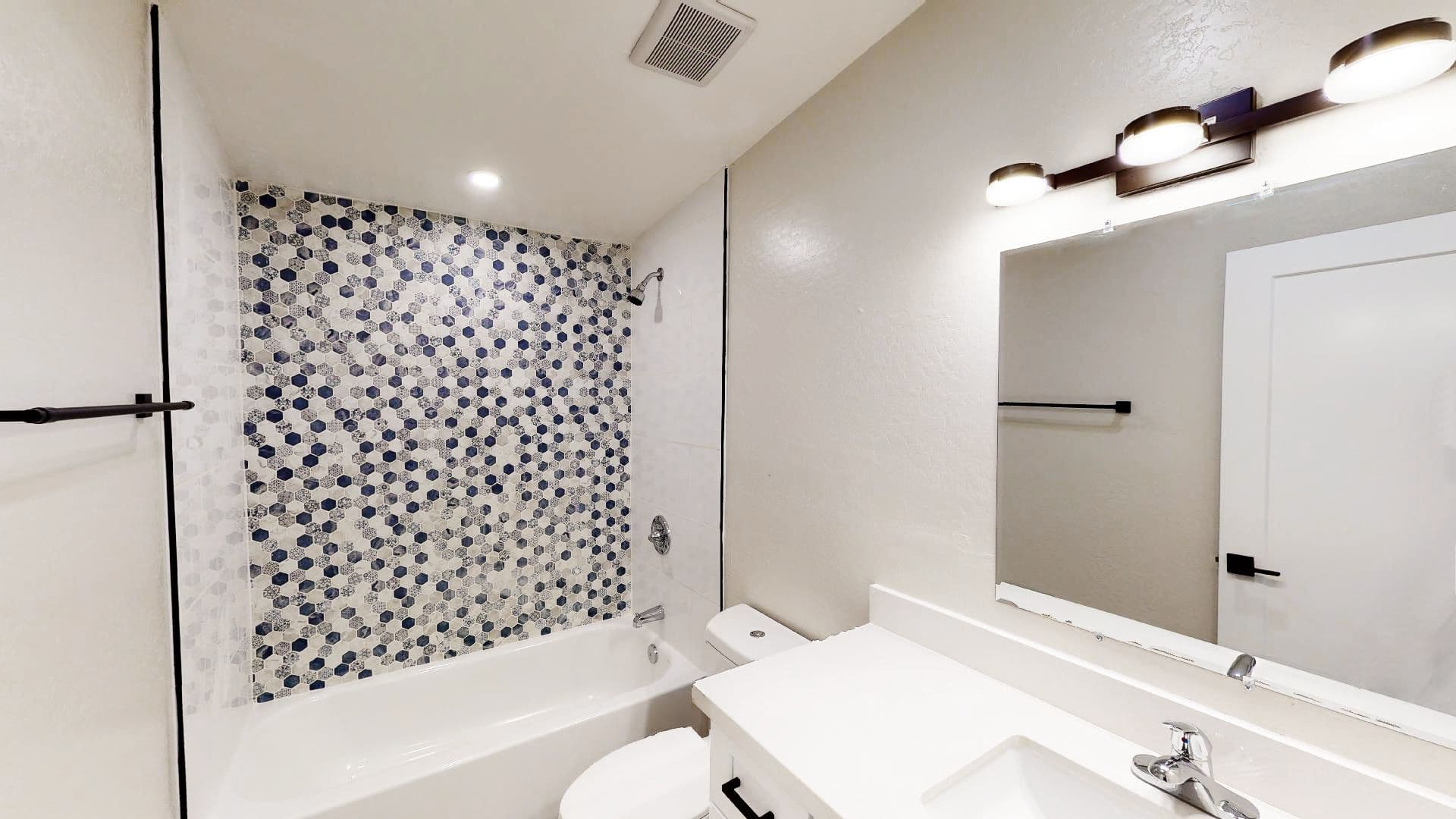 Phoenix Apartment: 1011 E Amelia Avenue