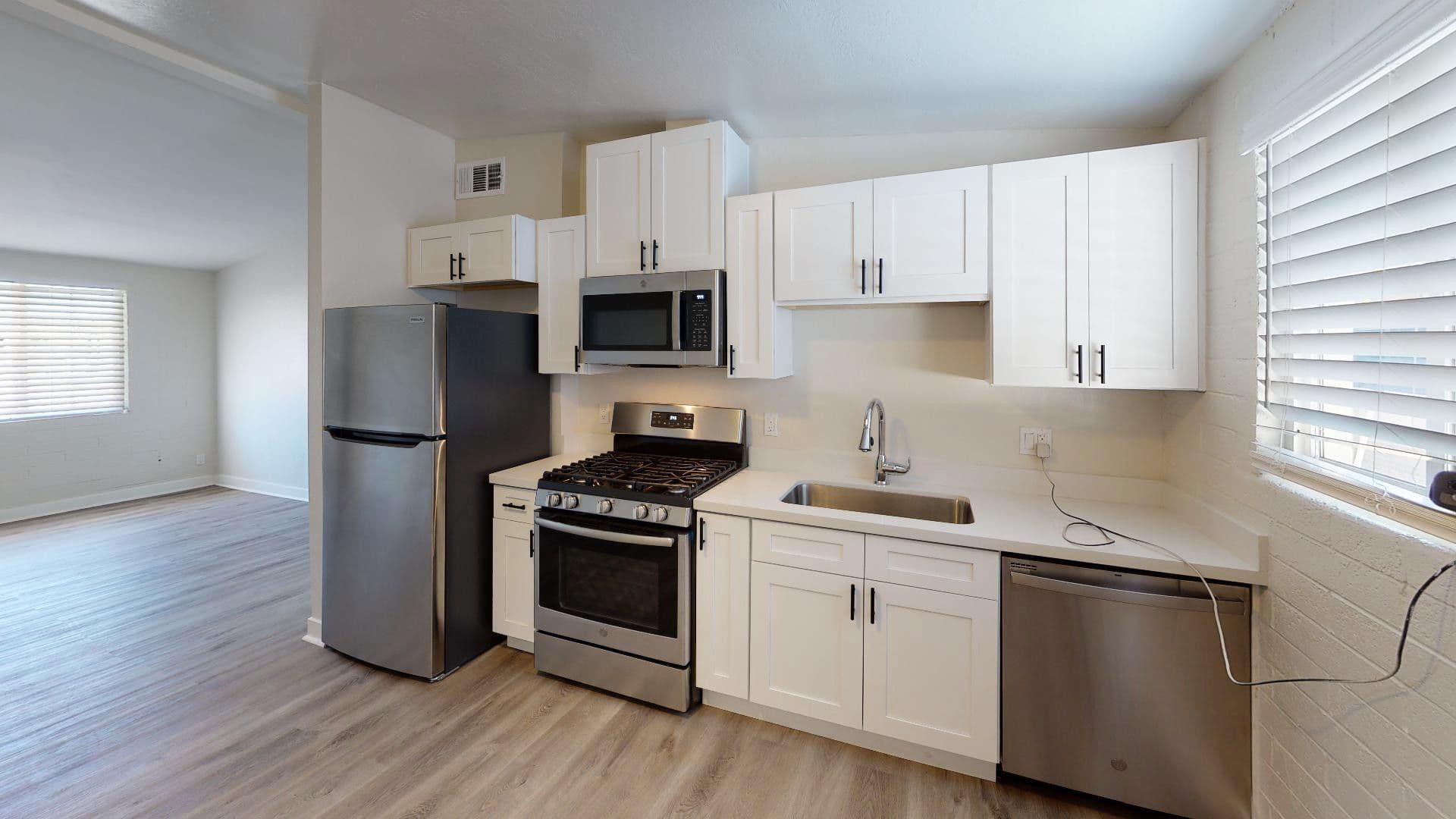 Phoenix Apartment: 1011 E Amelia Avenue
