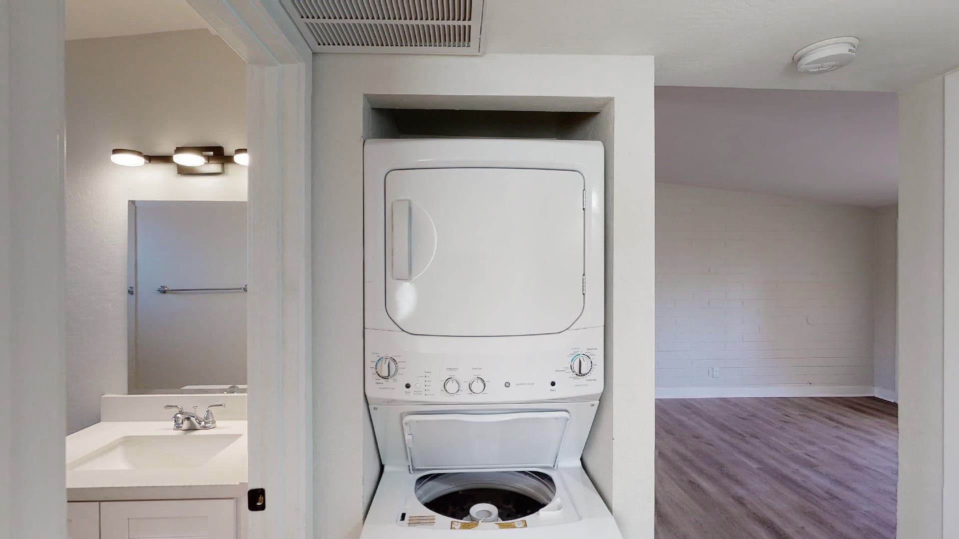 Phoenix Apartment: 1011 E Amelia Avenue