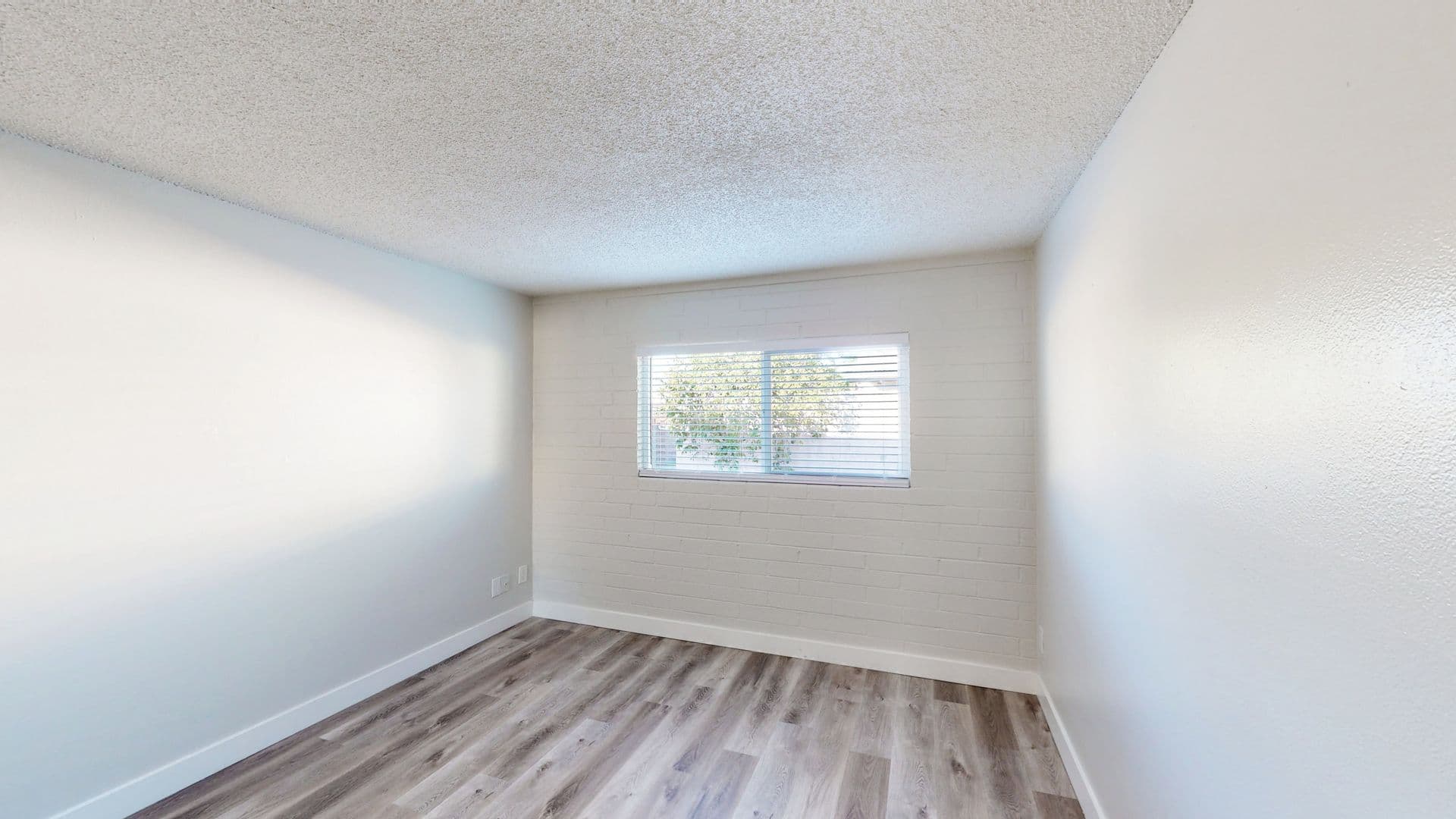 Phoenix Apartment: 1712 E Ocotillo Road