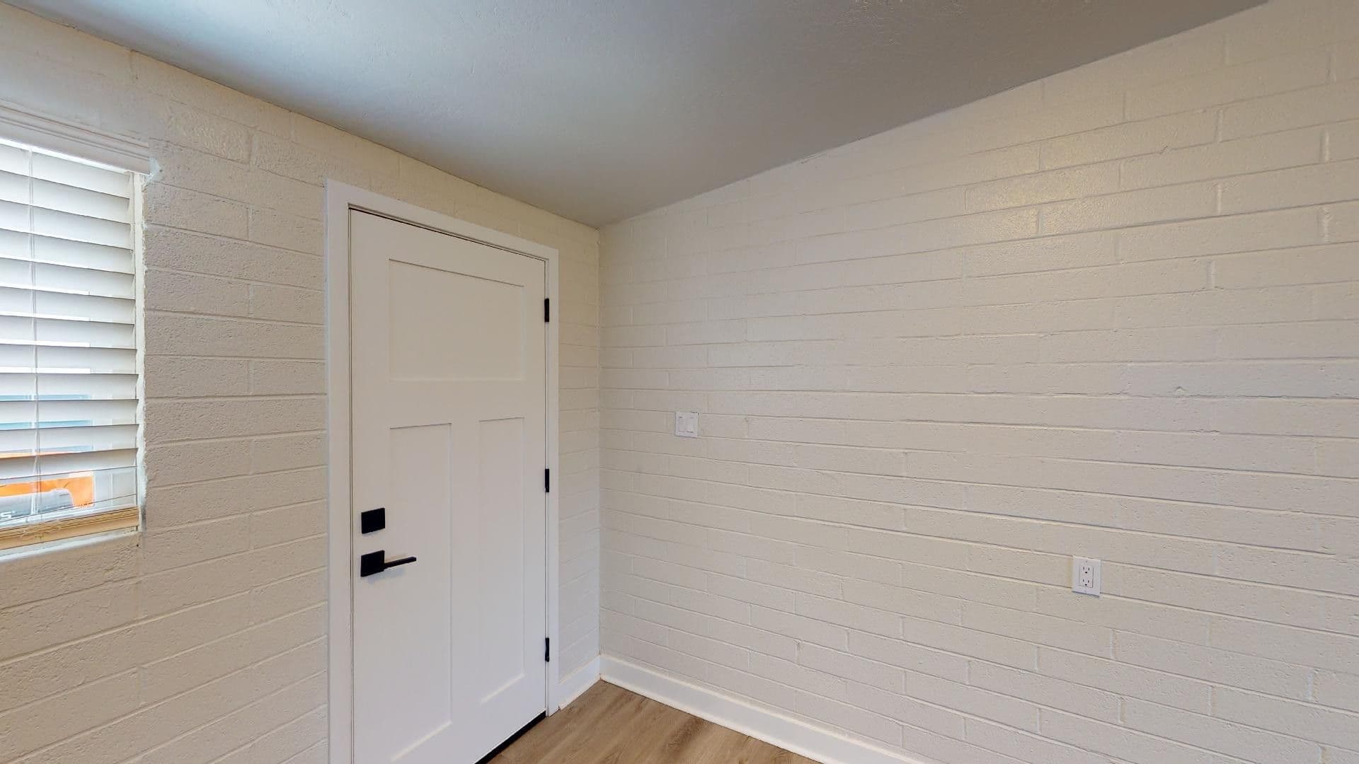 Phoenix Apartment: 1011 E Amelia Avenue