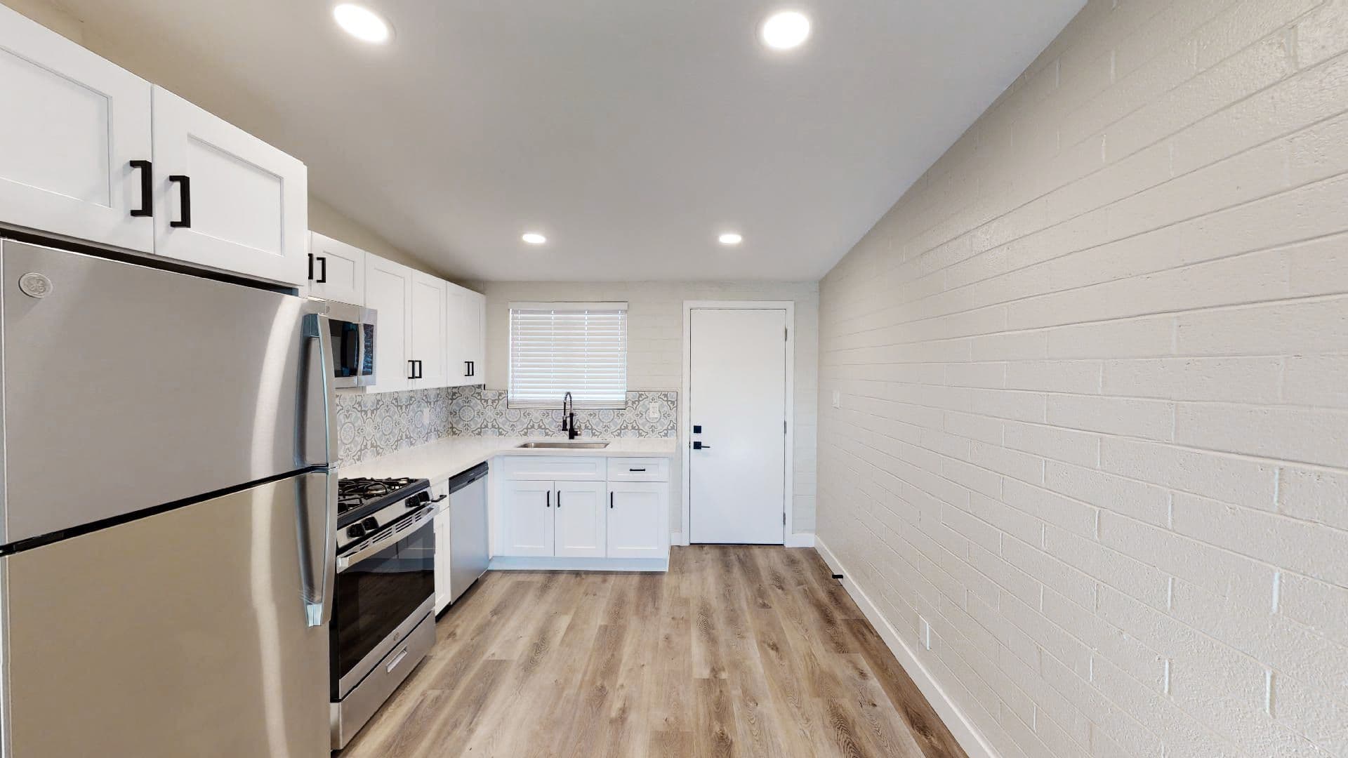 Phoenix Apartment: 1011 E Amelia Avenue