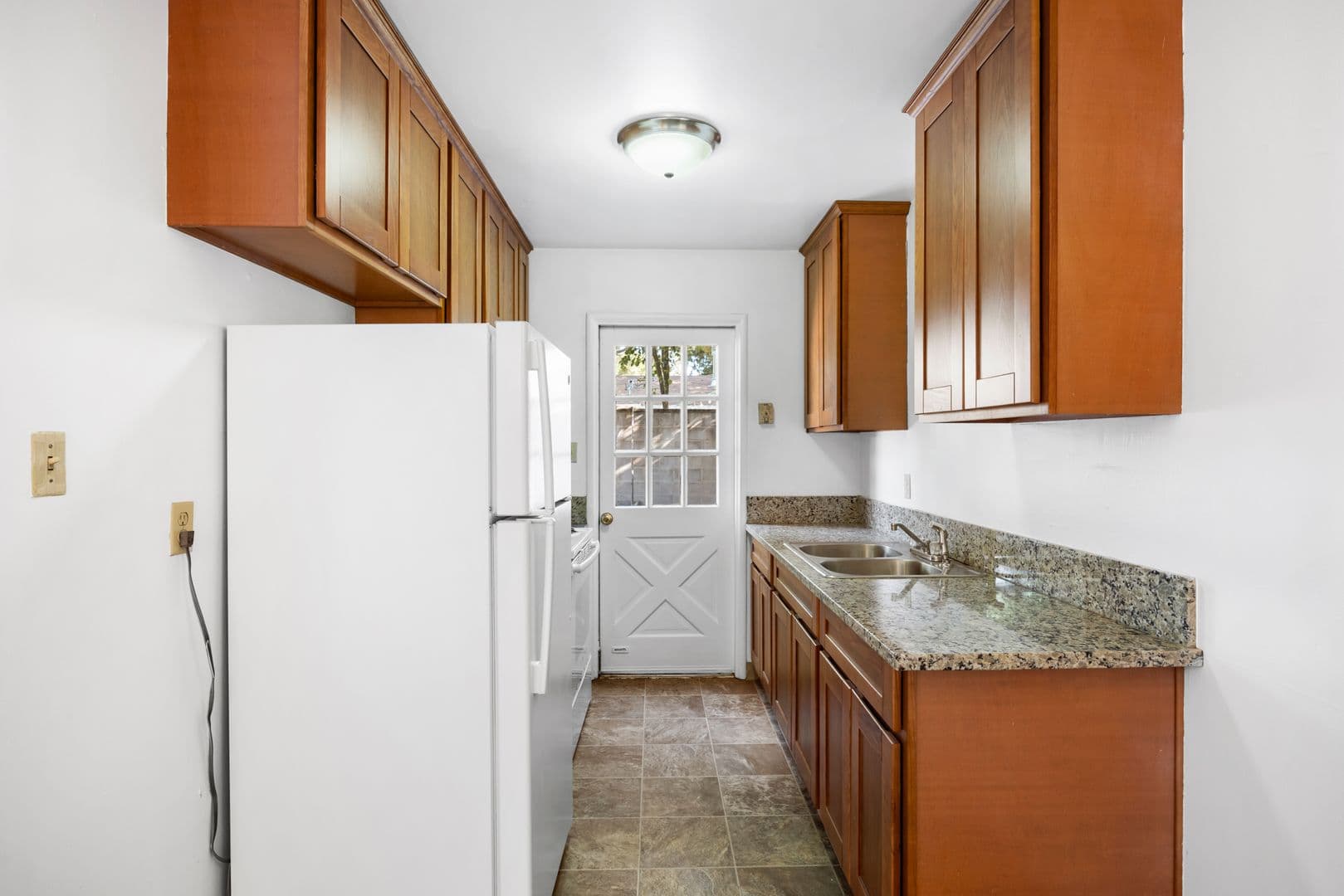 Davis Apartment: 1921-1927 E 8th Street