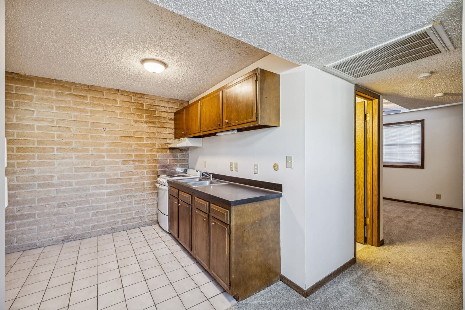 Waverly Apartment: 10330 N 140th St