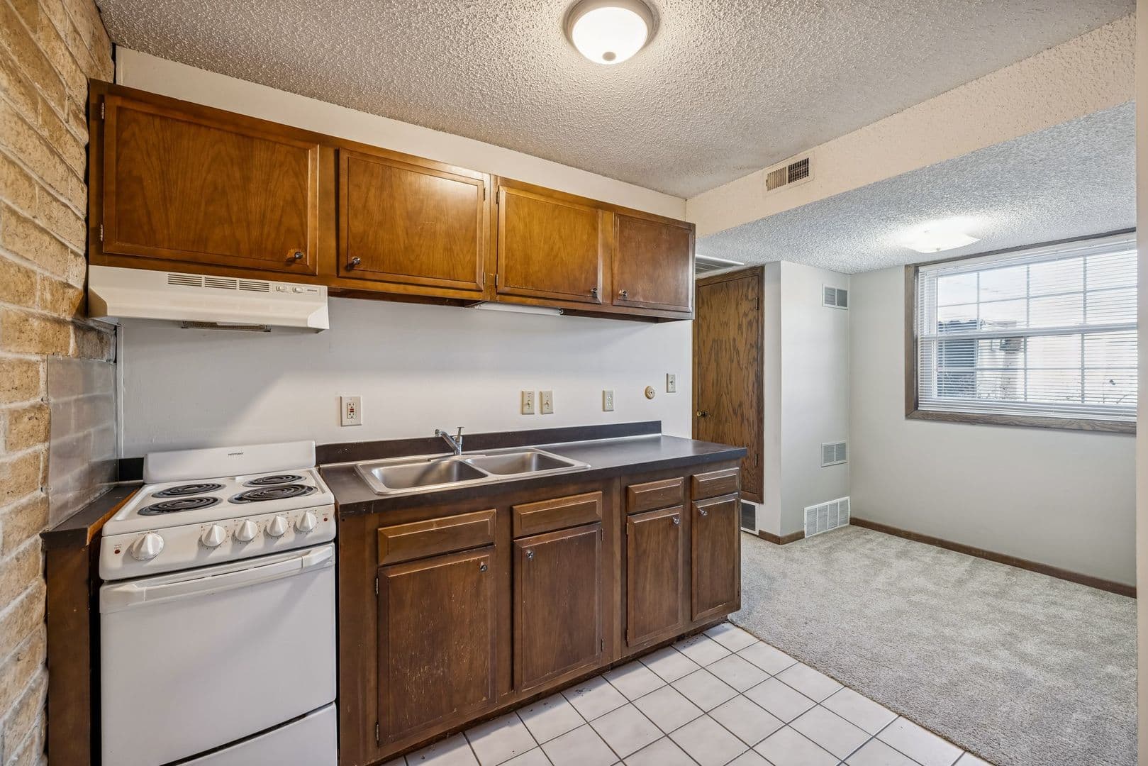 Waverly Apartment: 10330 N 140th St