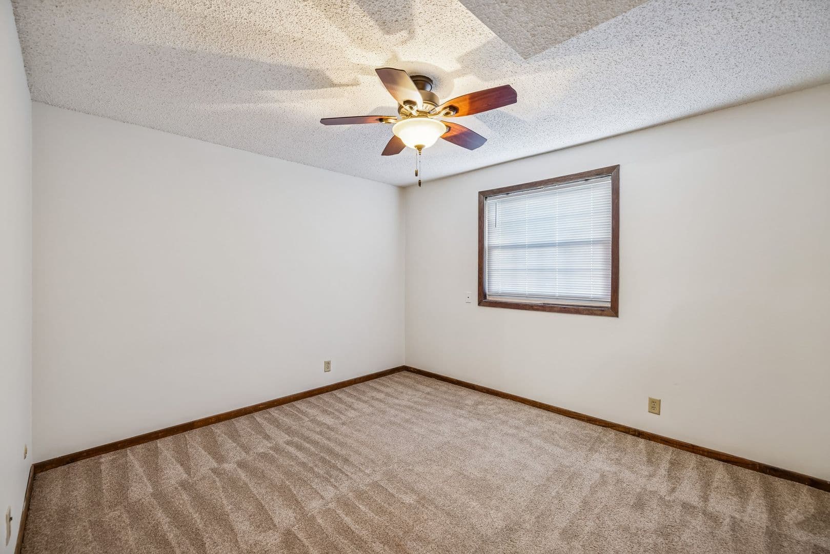Waverly Apartment: 10330 N 140th St