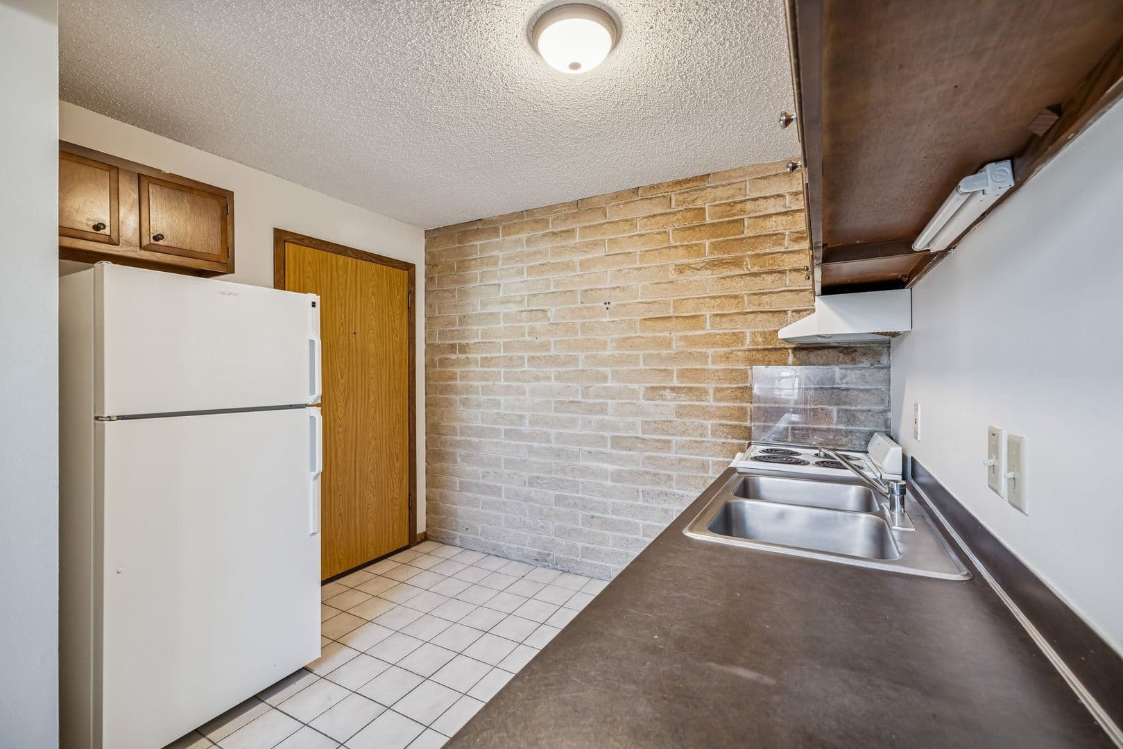 Waverly Apartment: 10330 N 140th St