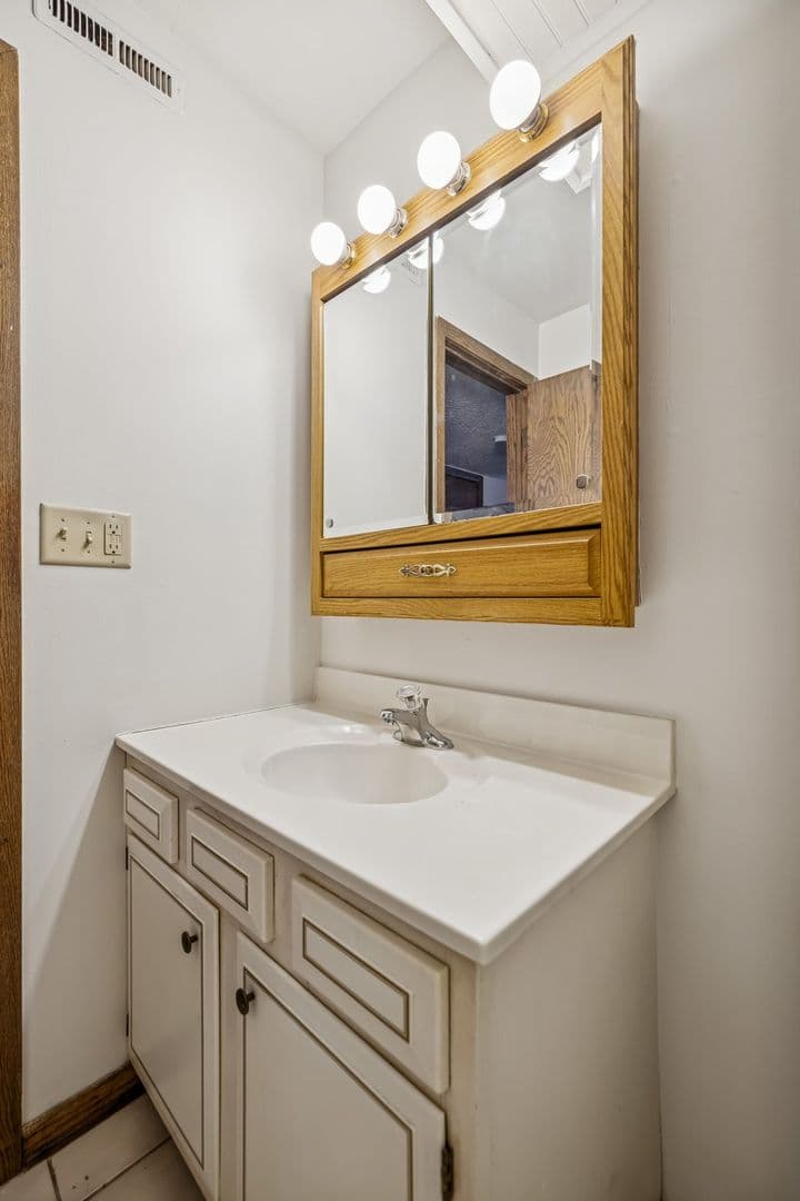 Waverly Apartment: 10330 N 140th St