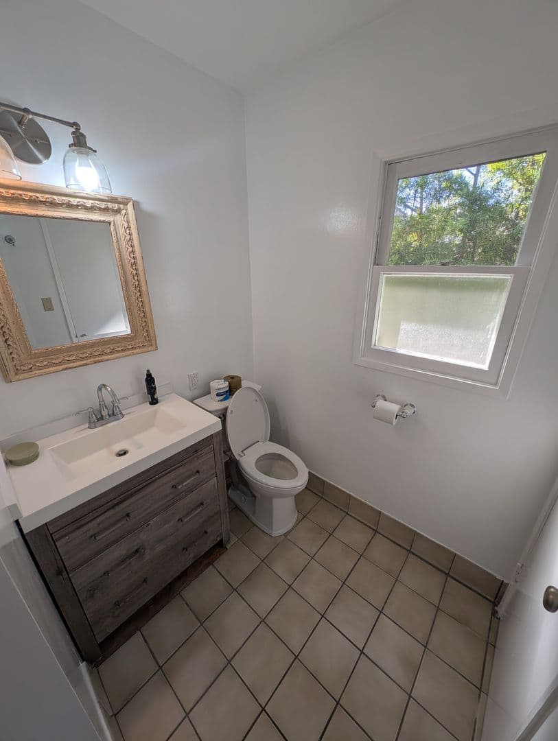 Santa Barbara House: 338 Apple Grove Lane