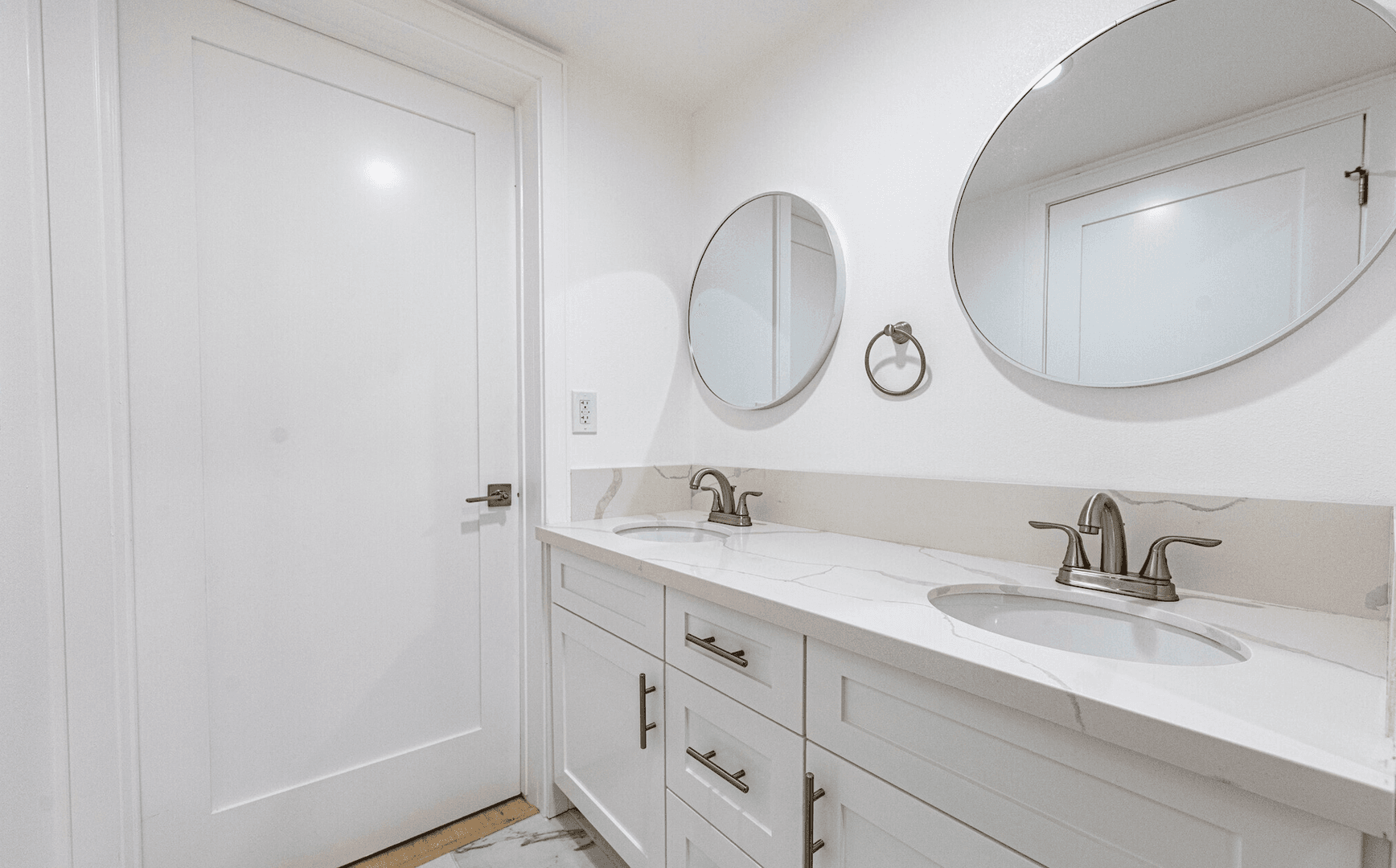 Los Angeles Apartment: 1286 West 35th Place