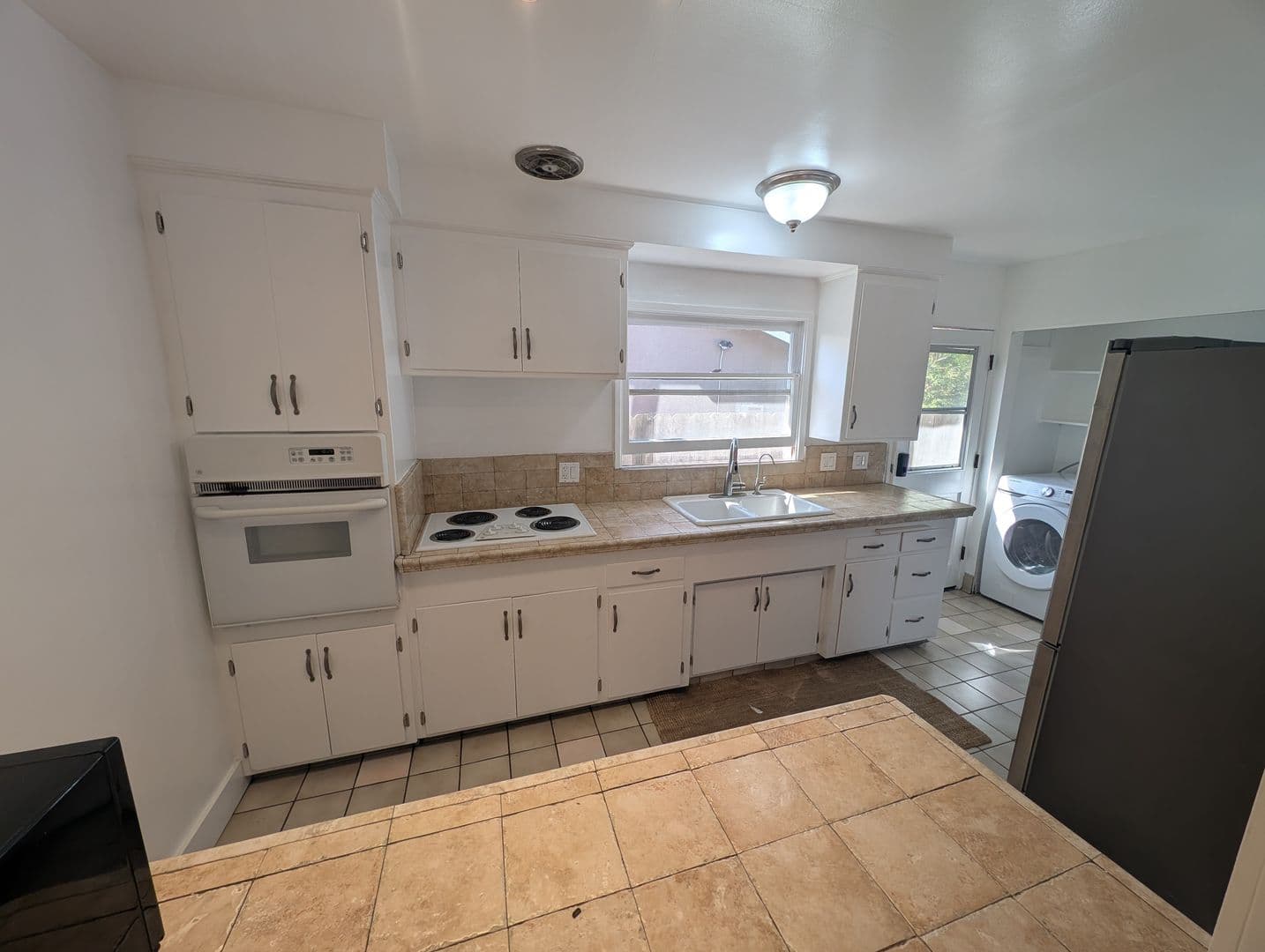 Santa Barbara House: 338 Apple Grove Lane