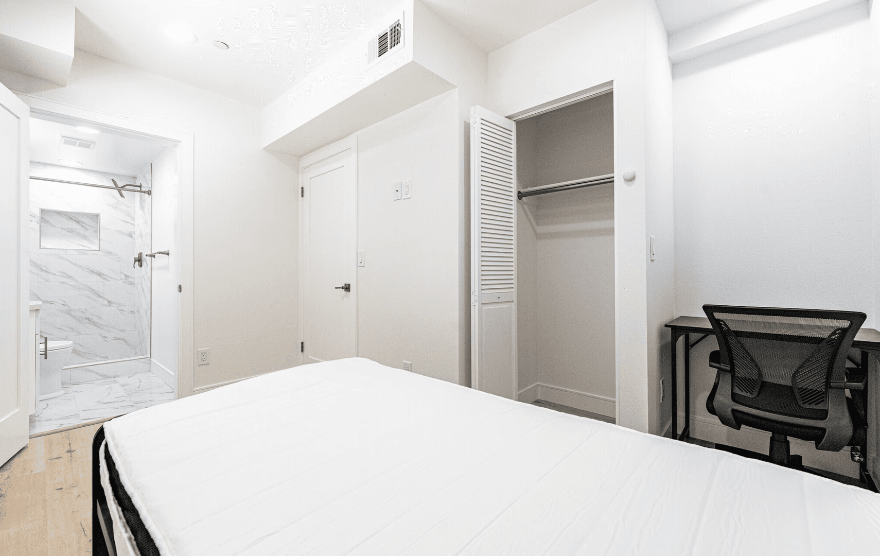 Los Angeles Apartment: 1286 West 35th Place