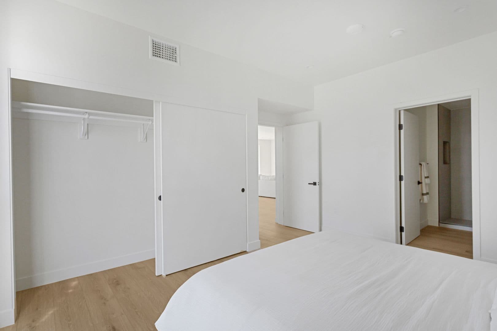 Los Angeles Apartment: 3844 West 27th Street