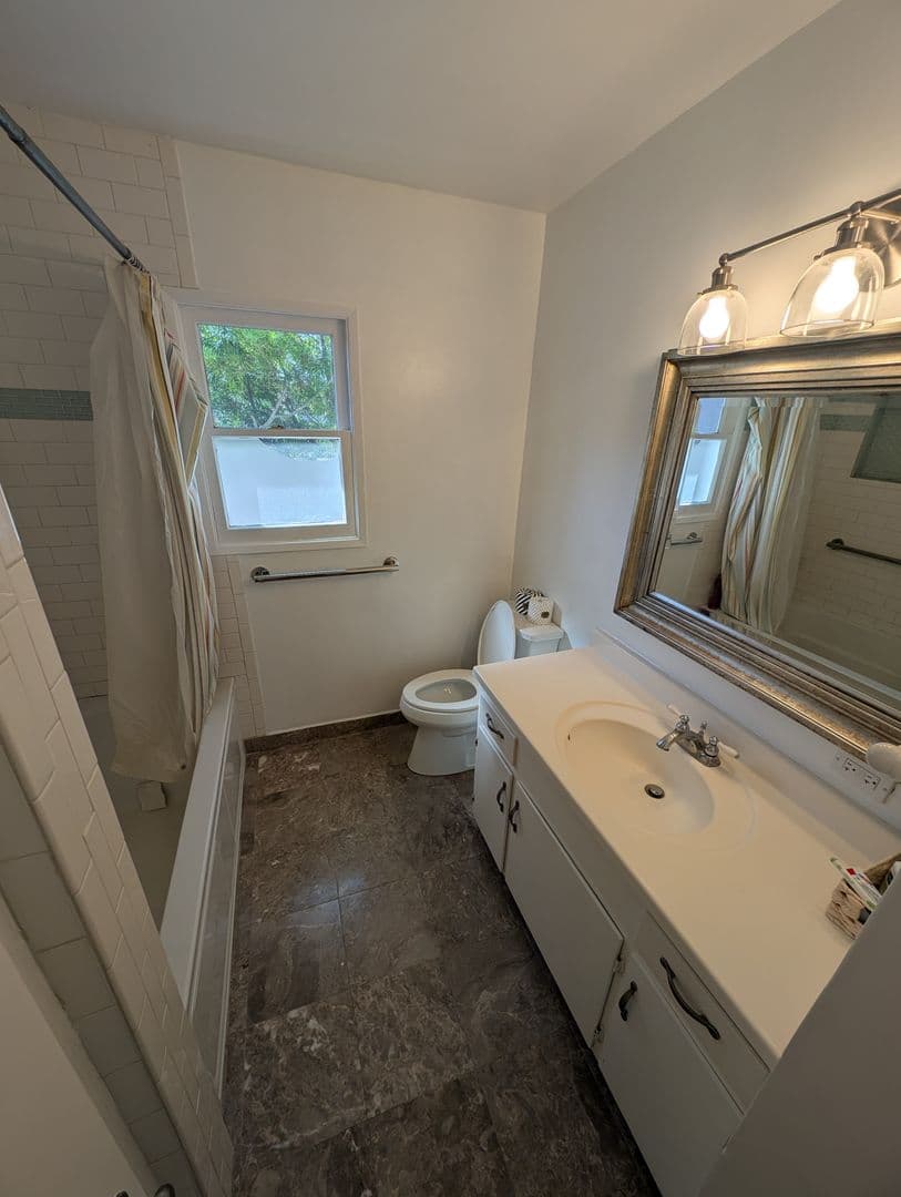 Santa Barbara House: 338 Apple Grove Lane