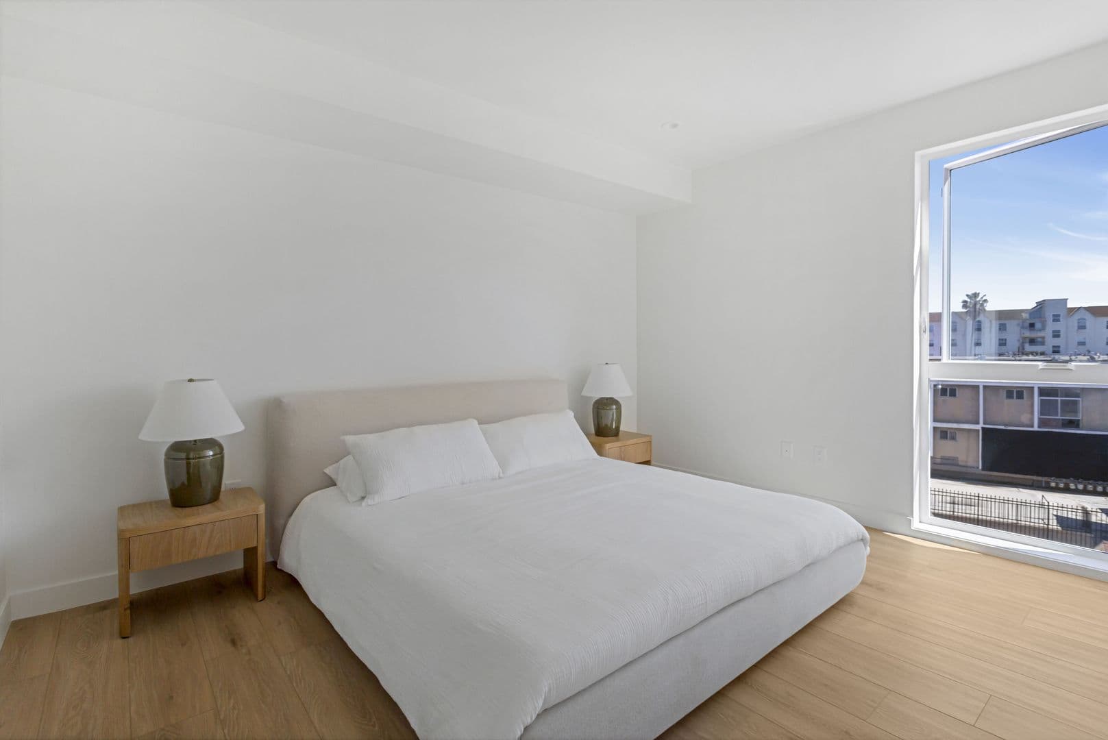 Los Angeles Apartment: 3844 West 27th Street