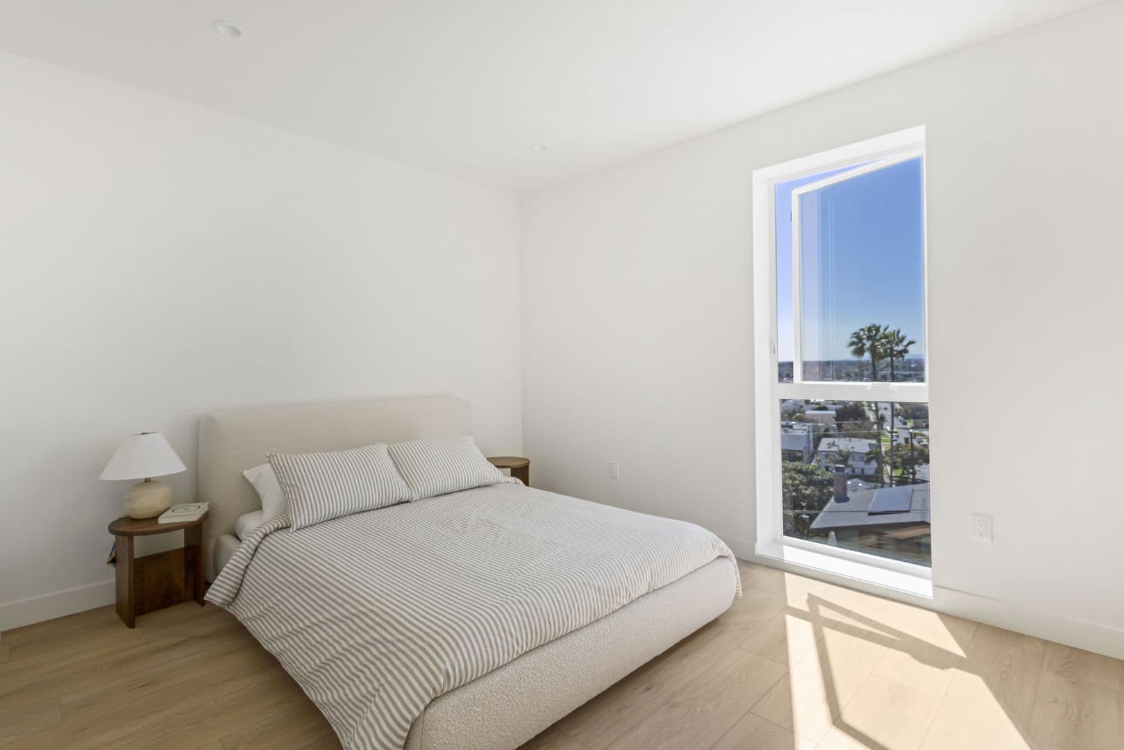 Los Angeles Apartment: 3844 West 27th Street