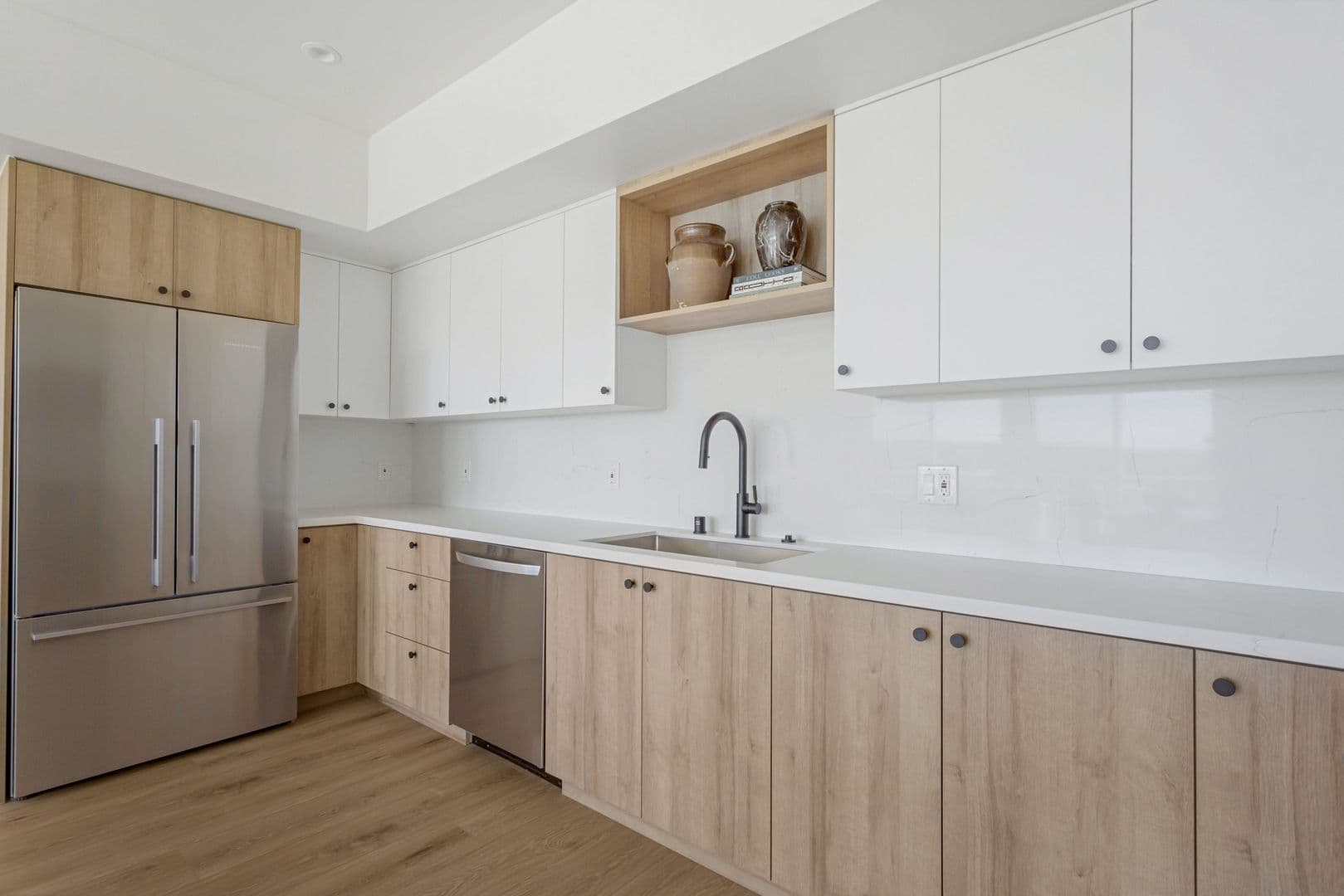 Los Angeles Apartment: 3844 West 27th Street