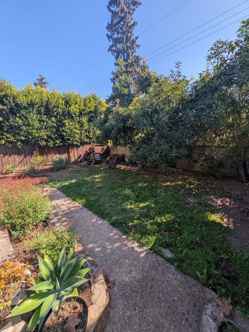 Santa Barbara House: 338 Apple Grove Lane