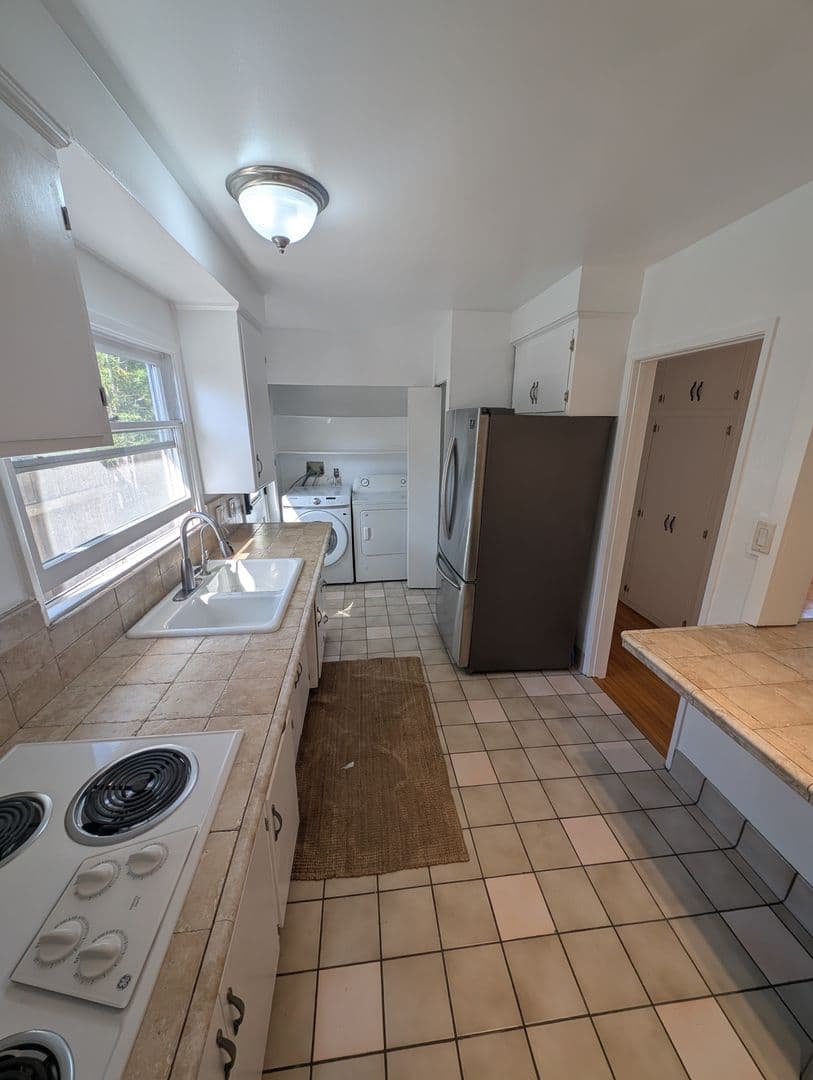 Santa Barbara House: 338 Apple Grove Lane