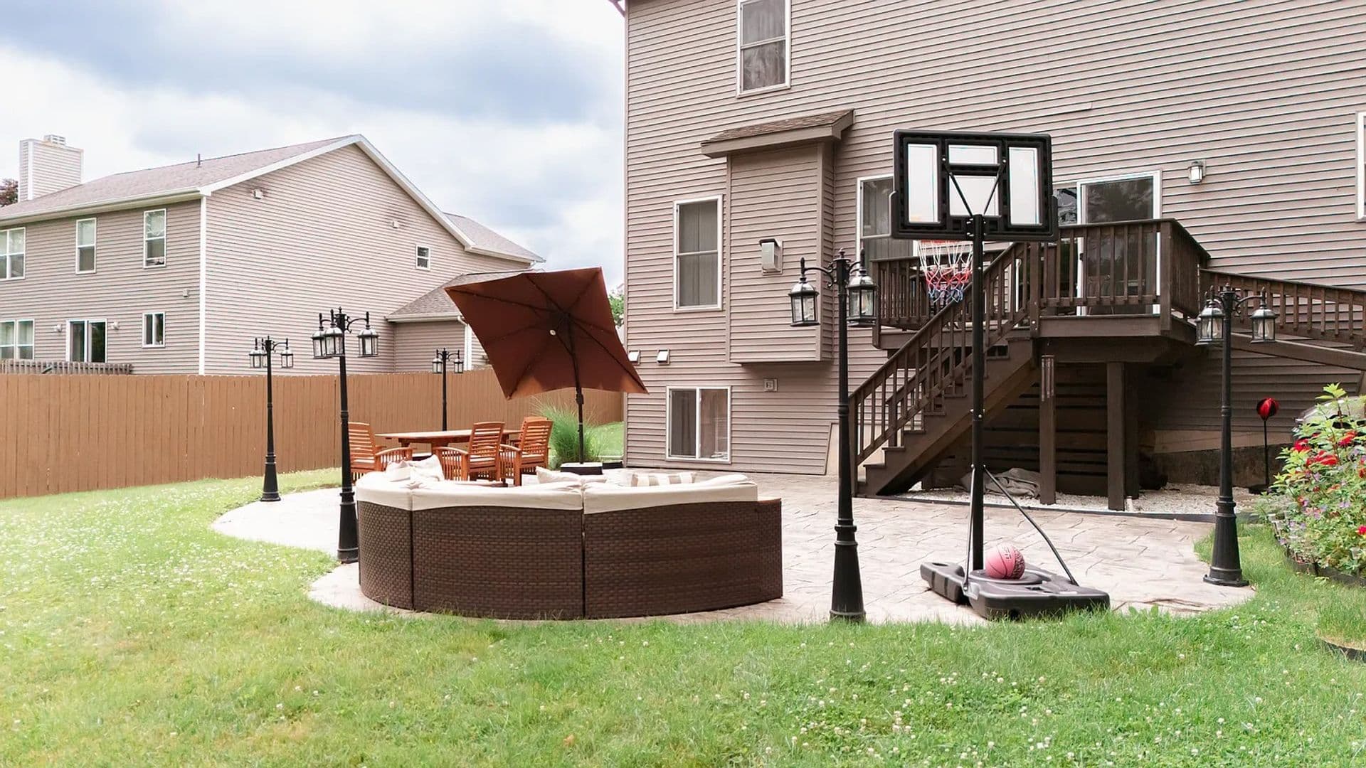 East Lansing House: 935 Whittier